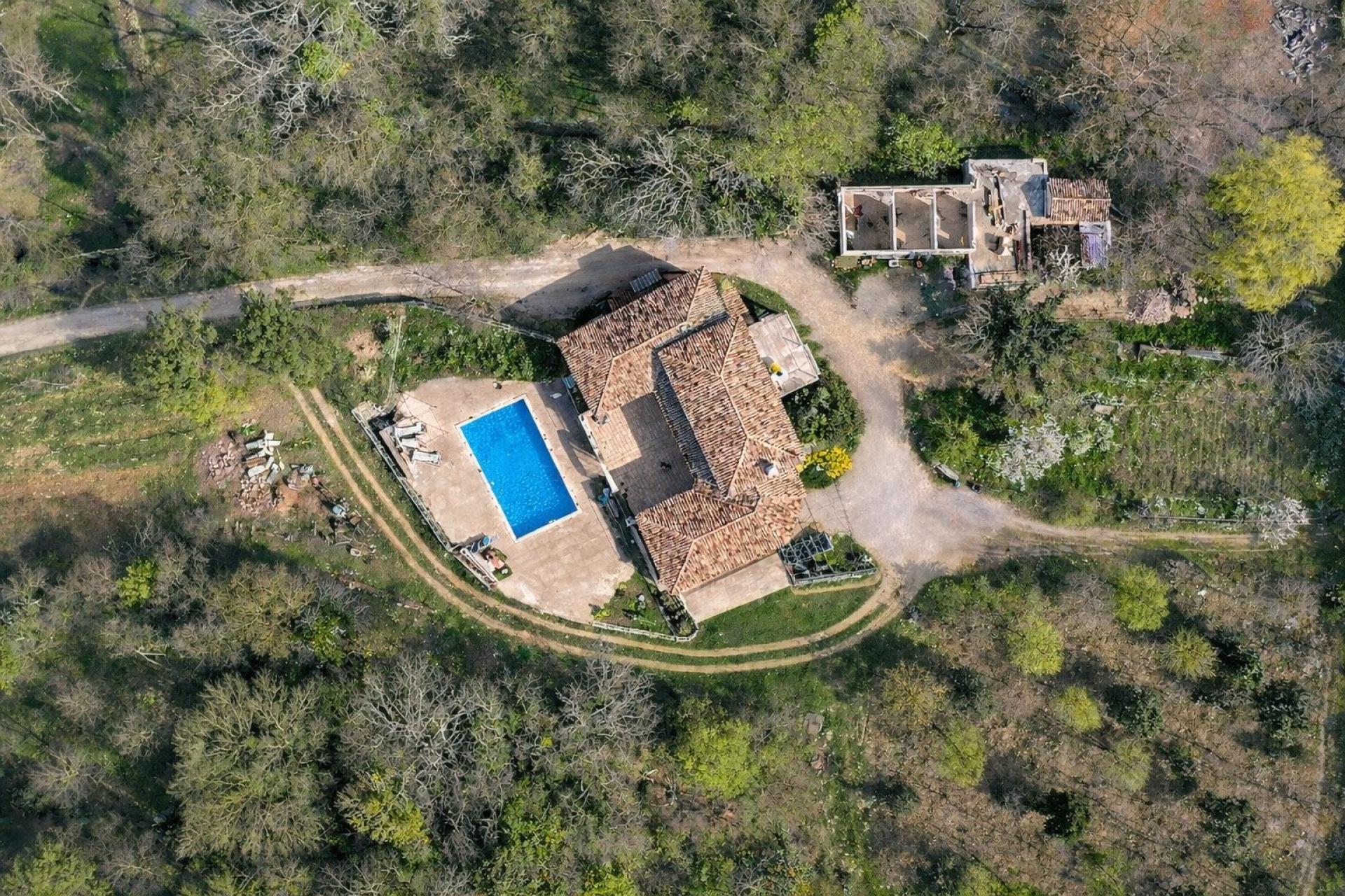 Photo 4 of the listing.