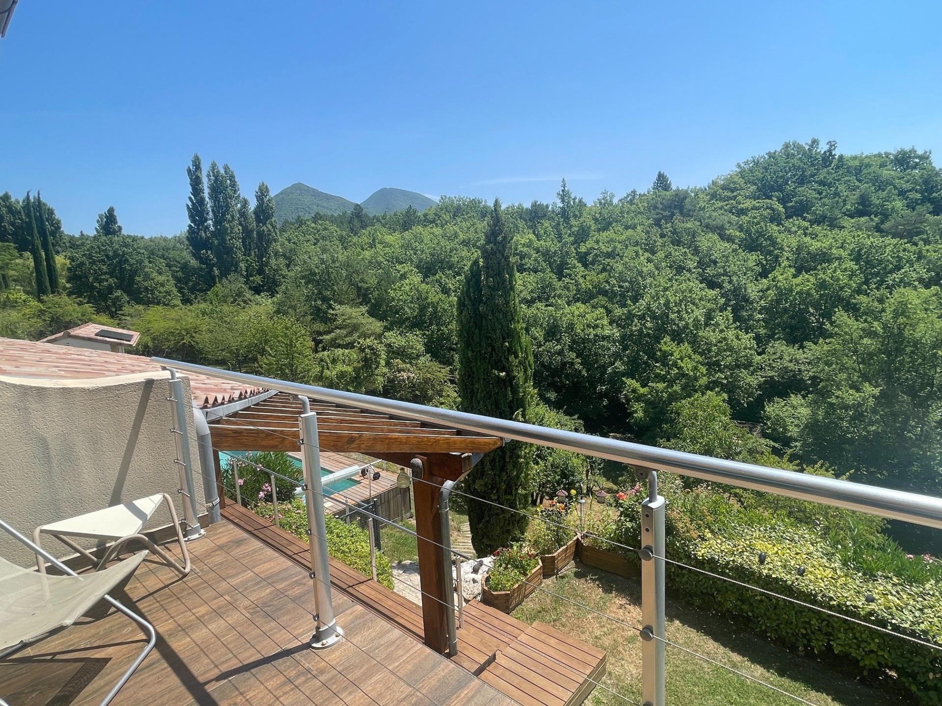 Photo 9 of the listing.