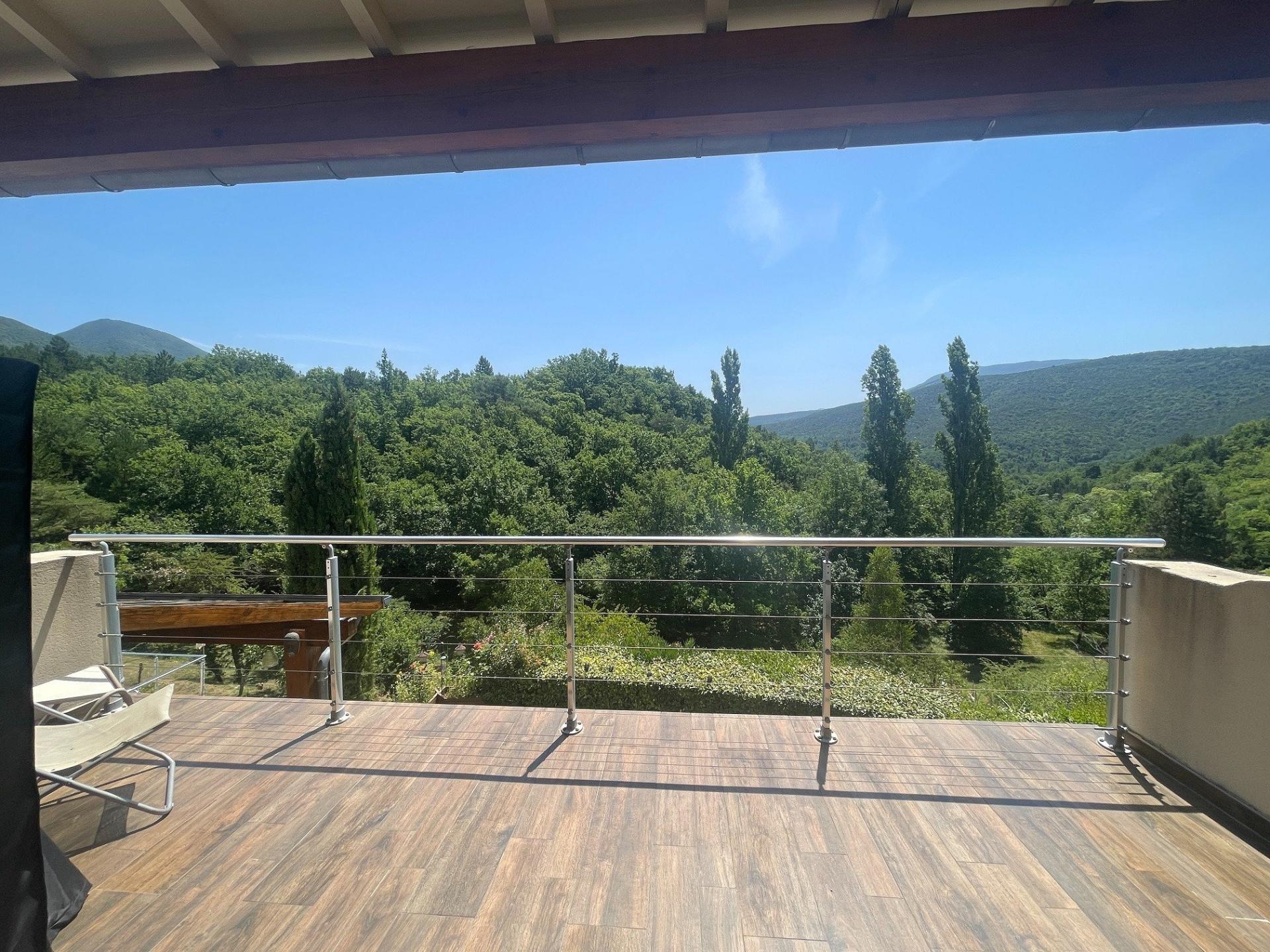 Photo 8 of the listing.