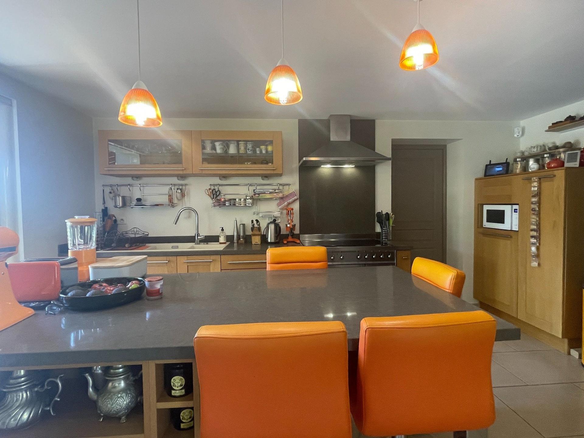 Photo 7 of the listing.