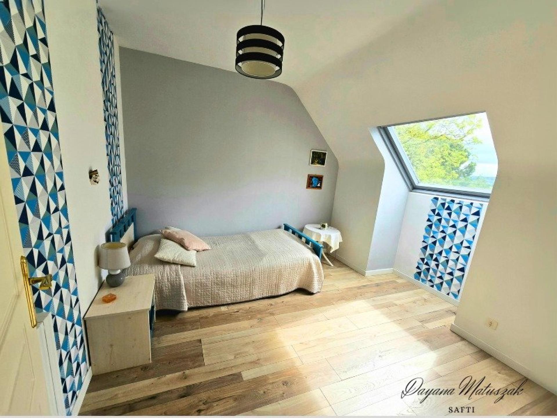 Photo 6 of the listing.