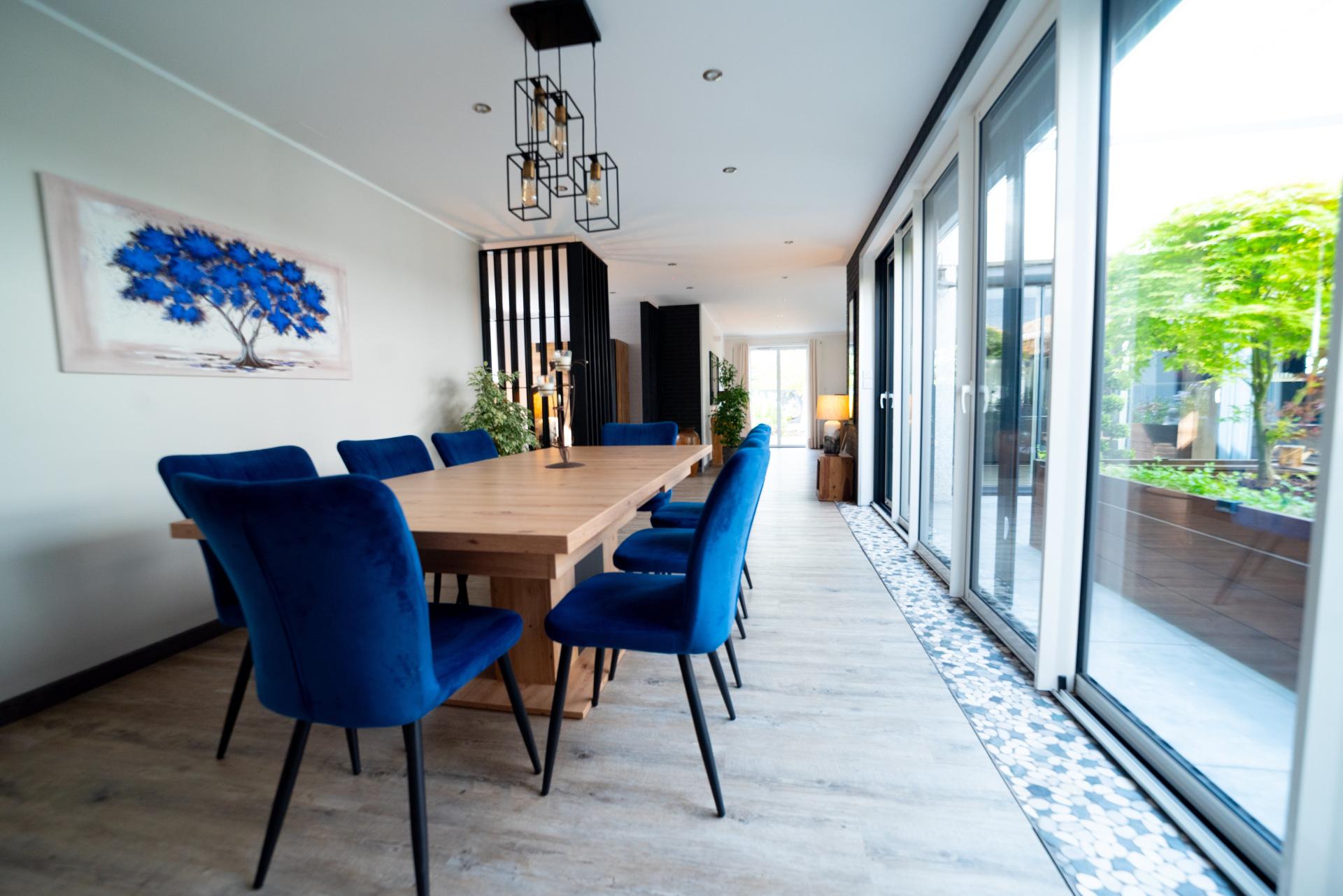 Photo 6 of the listing.