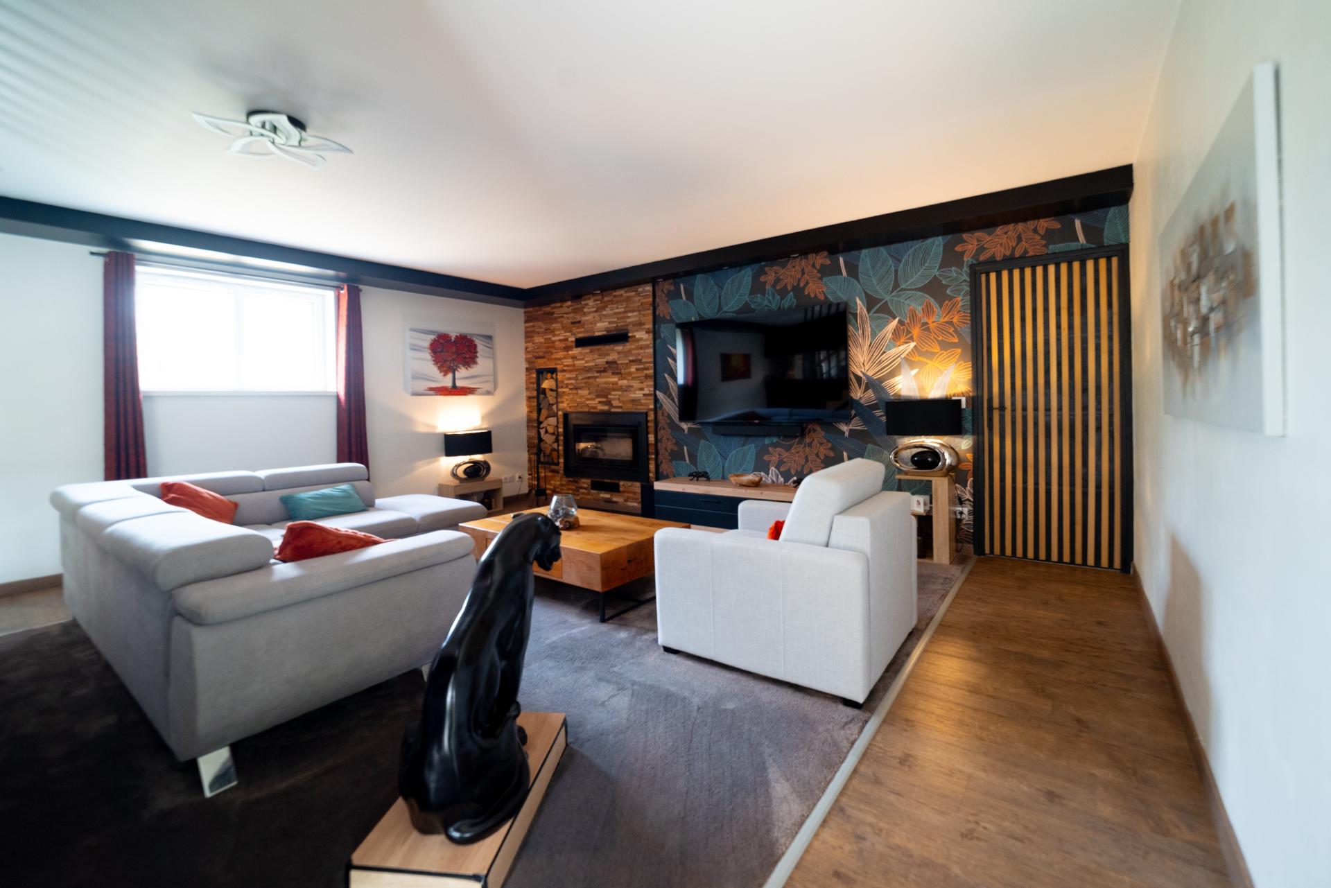 Photo 5 of the listing.