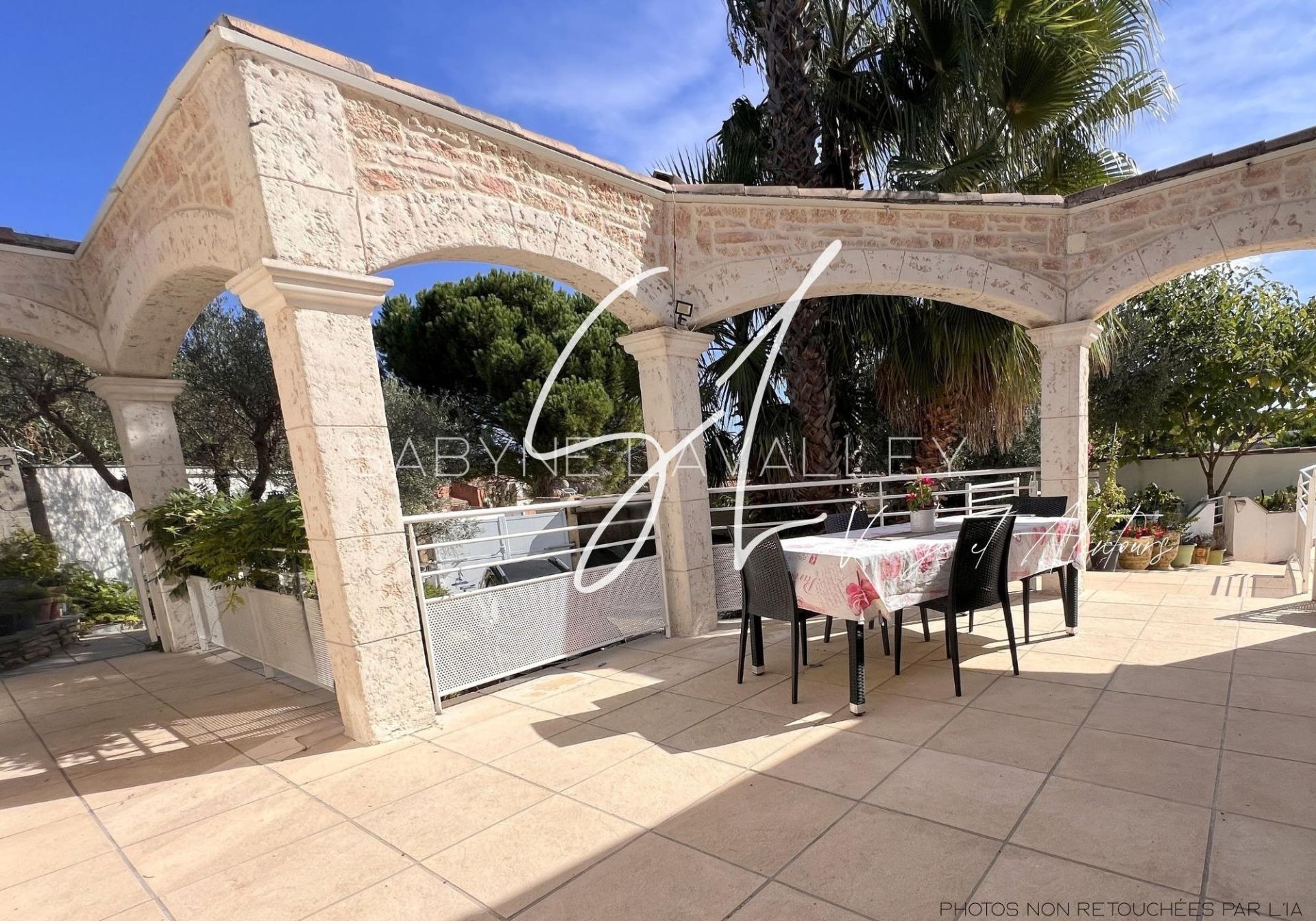 Photo 3 of the listing.