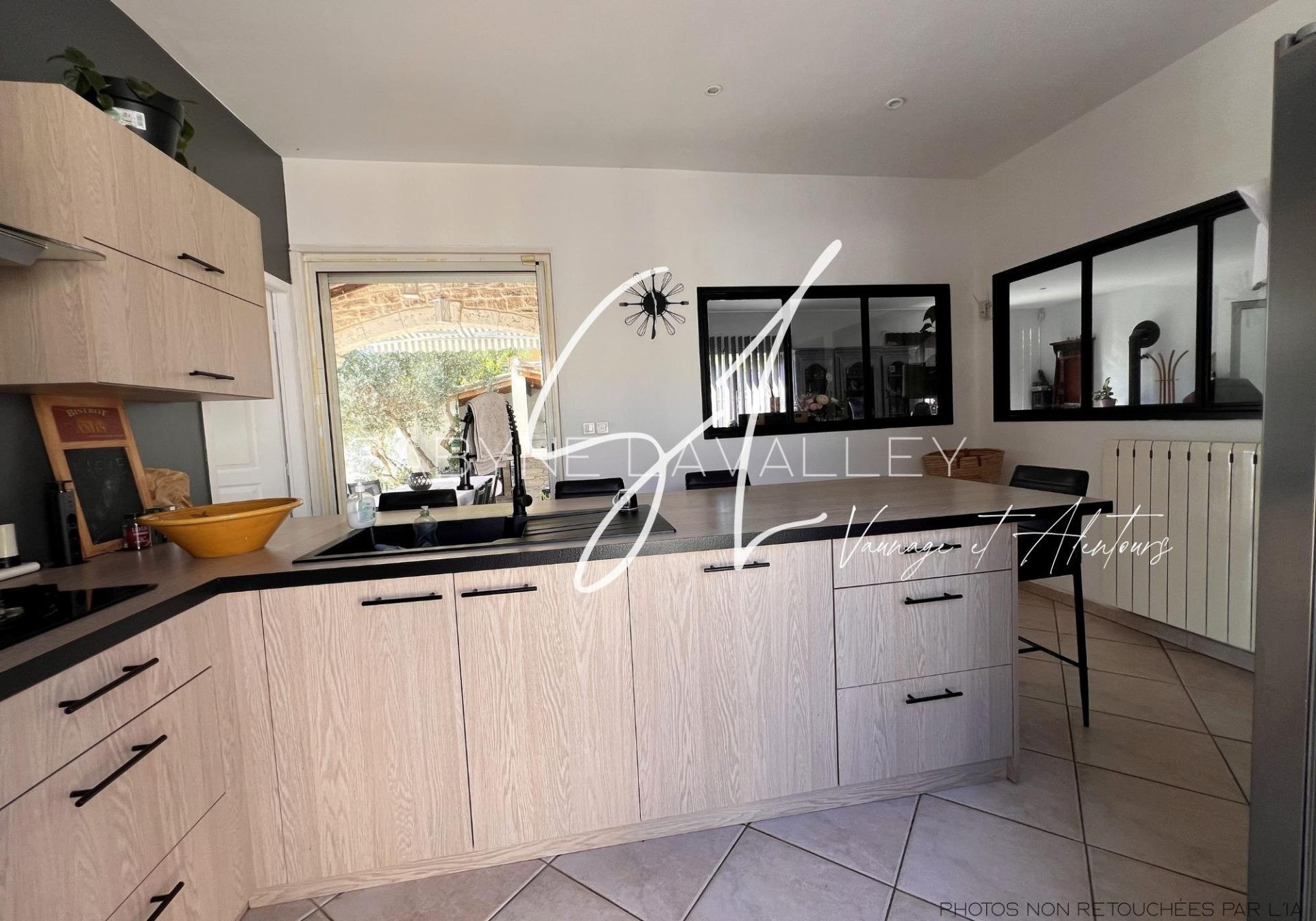 Photo 5 of the listing.