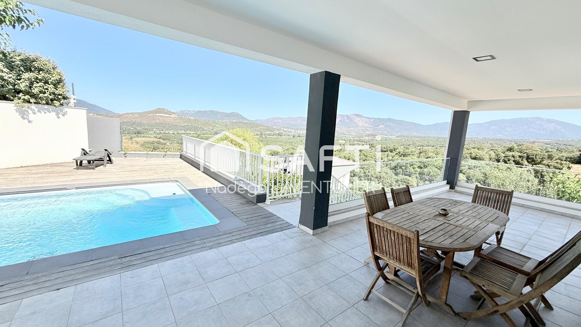 Maison - 9 pièces - 238m²