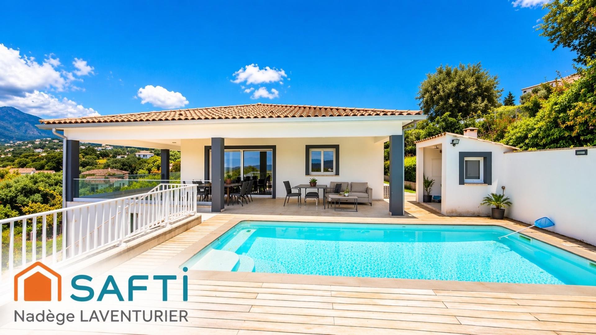 Maison - 9 pièces - 238m²