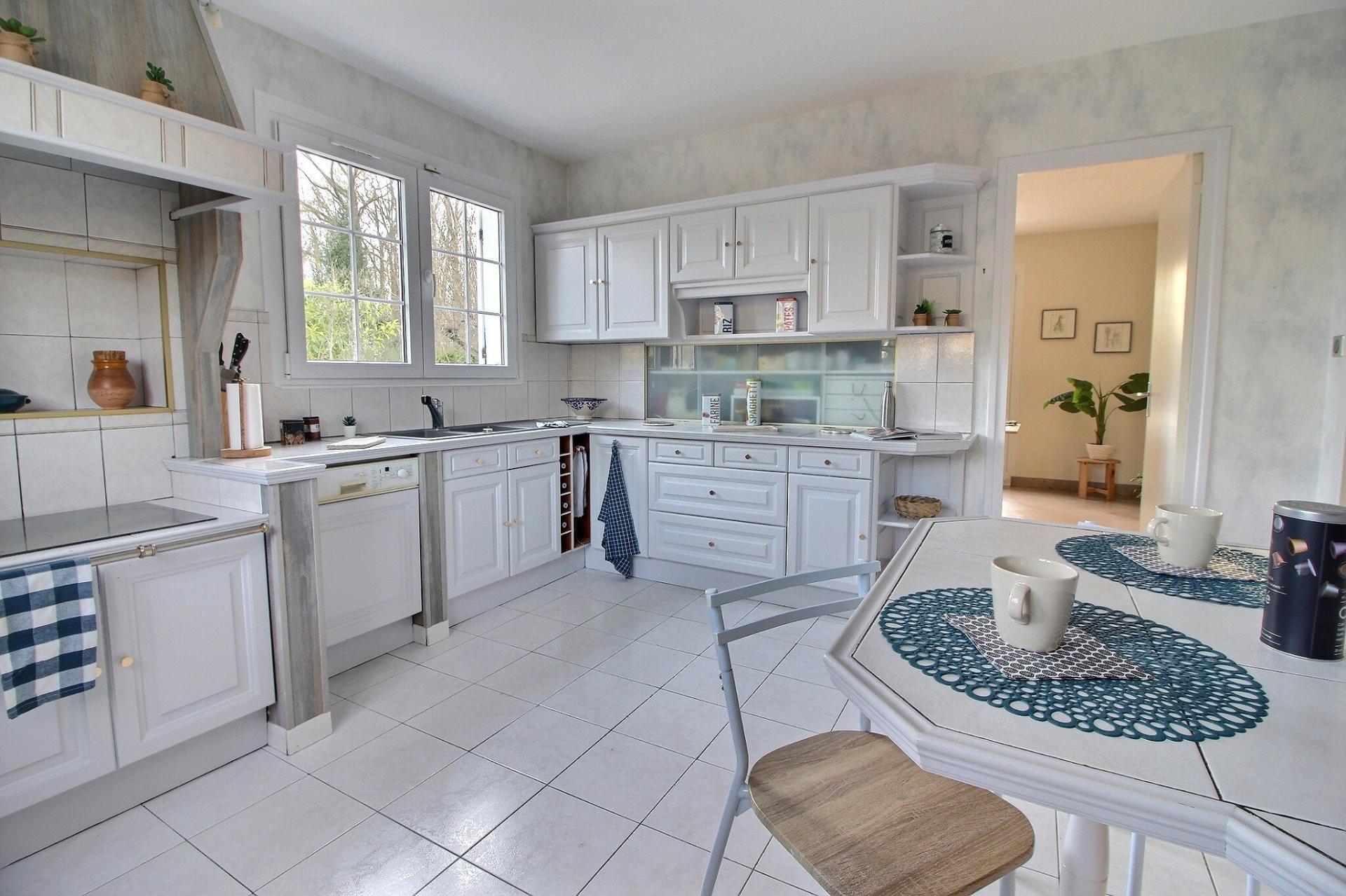 Photo 4 of the listing.