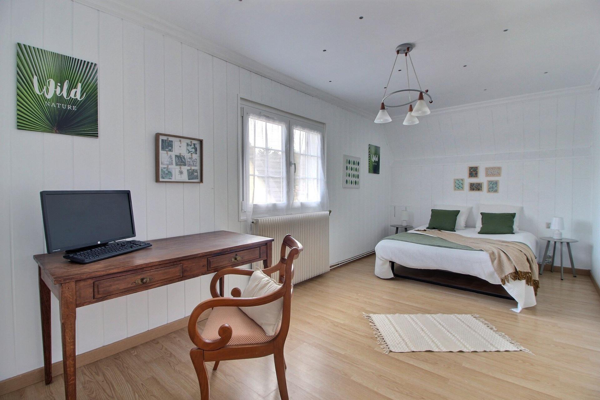 Photo 8 of the listing.