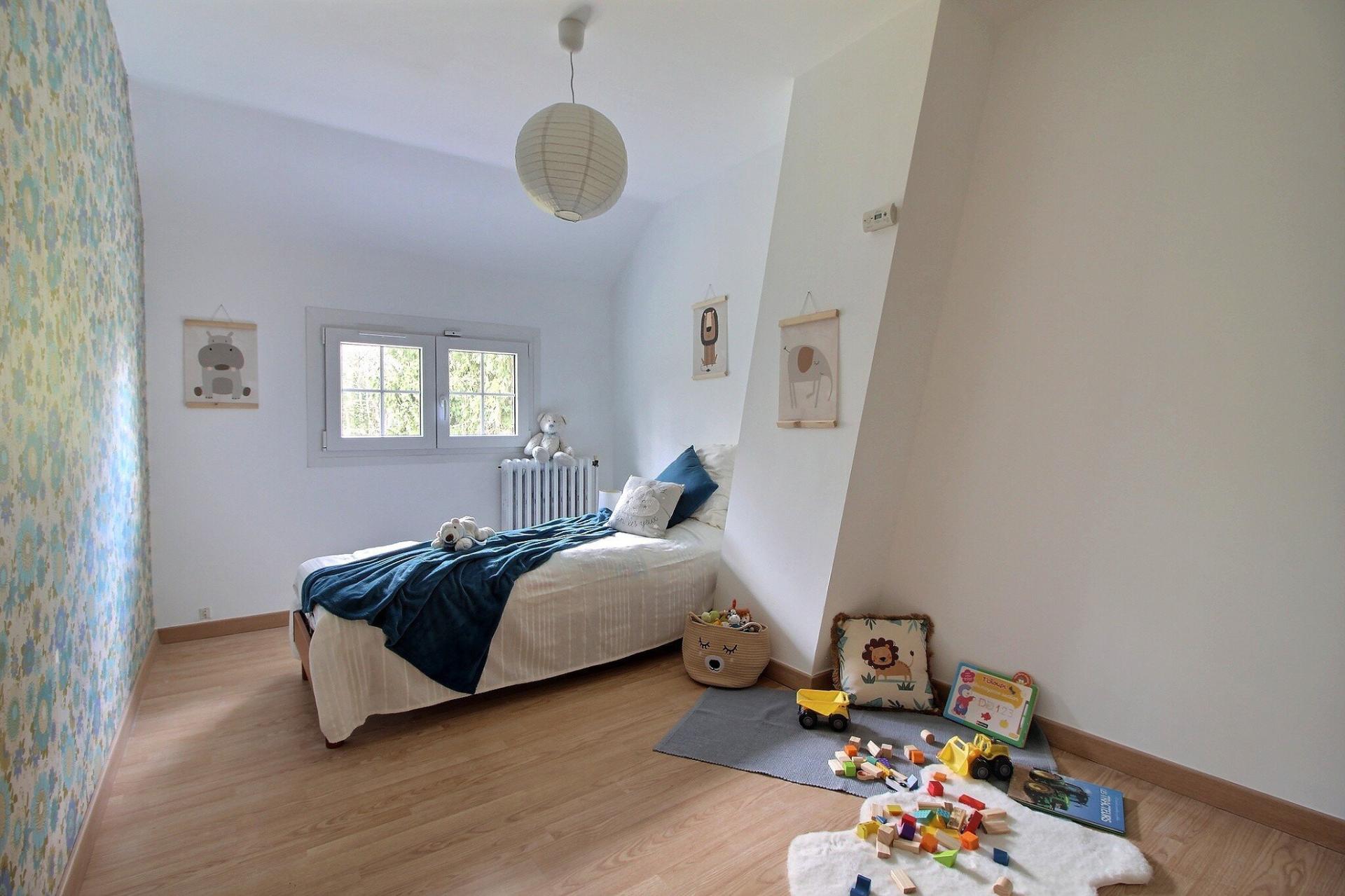 Photo 7 of the listing.