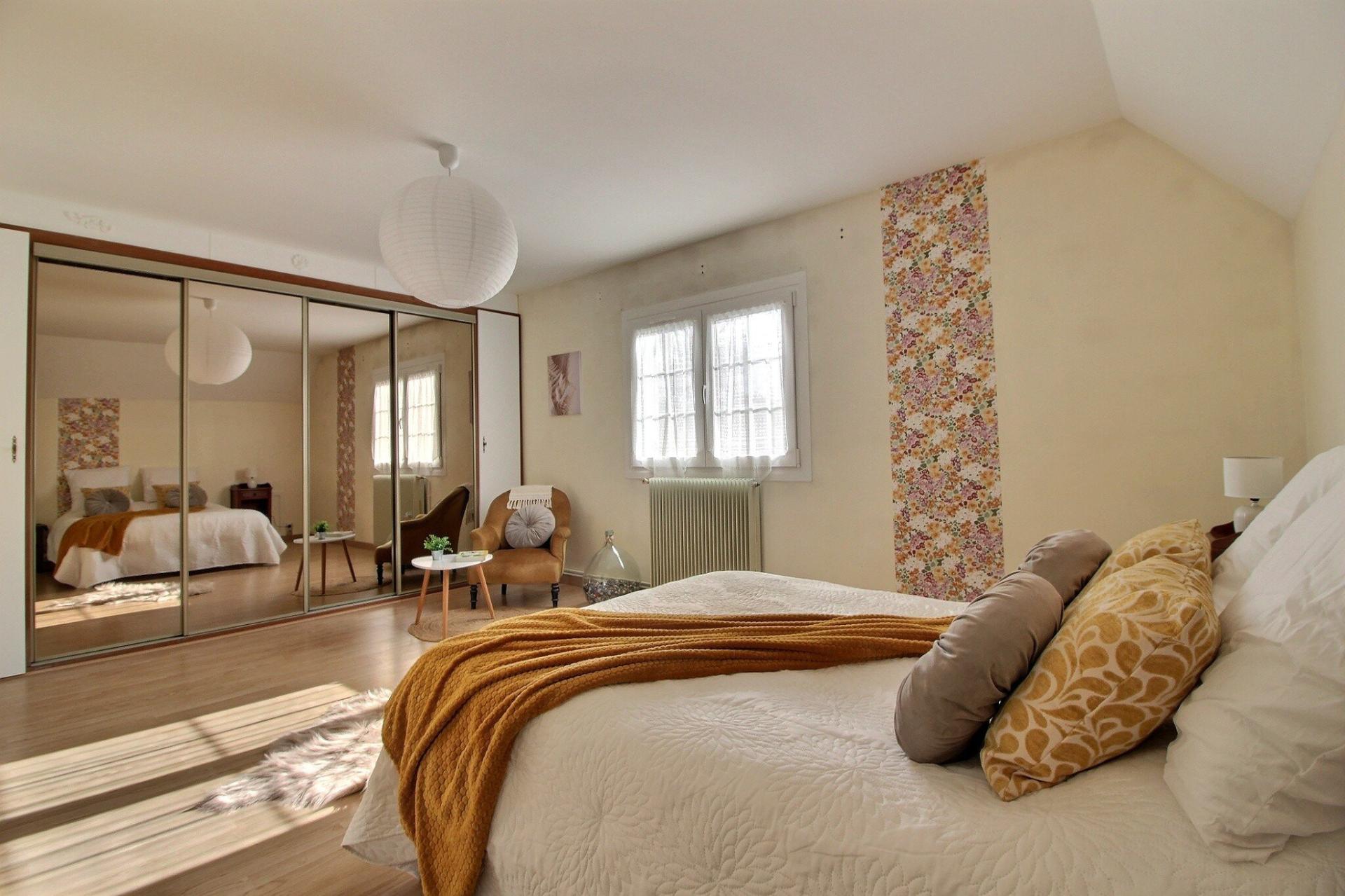 Photo 10 of the listing.