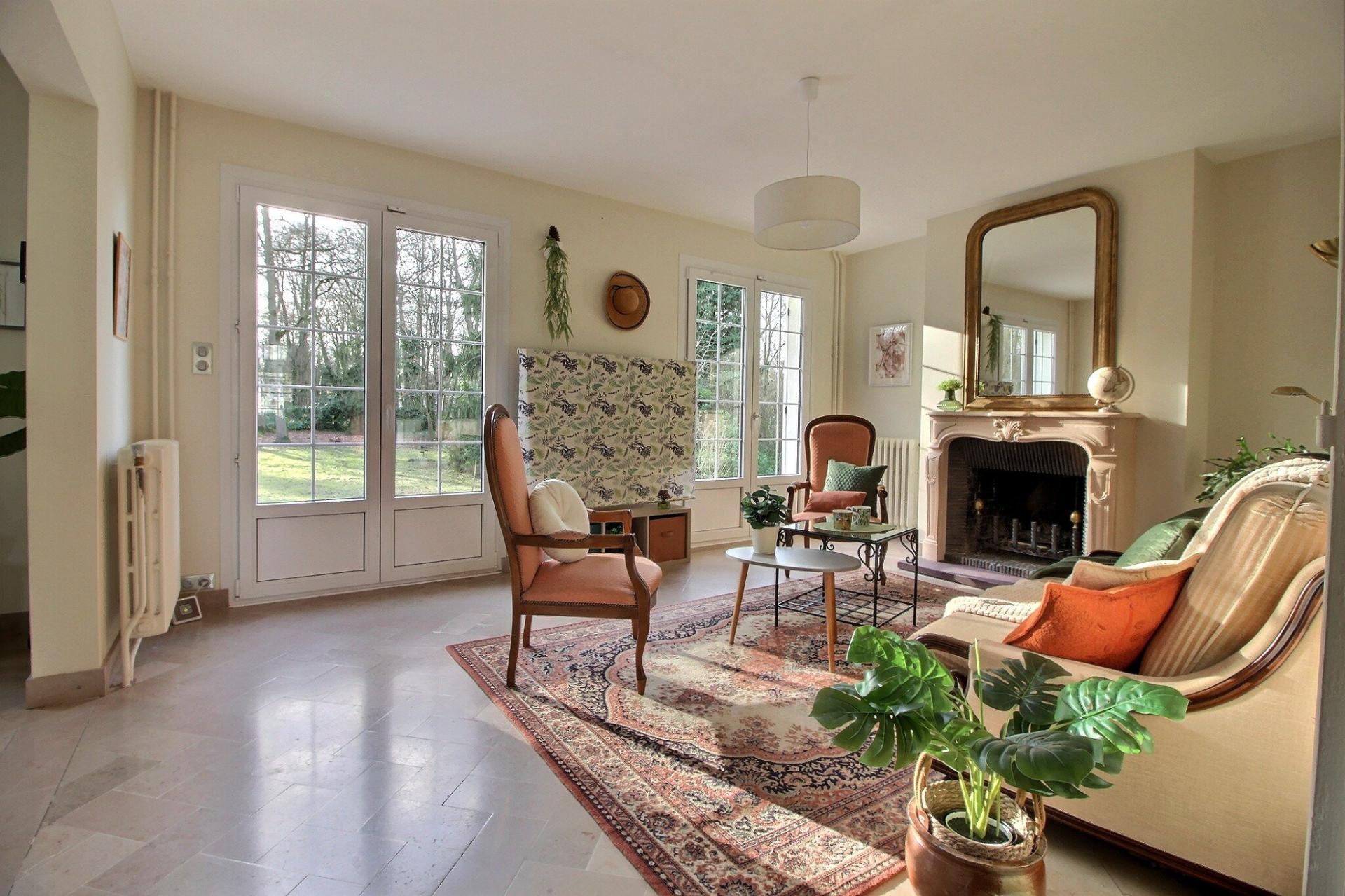 Photo 2 of the listing.