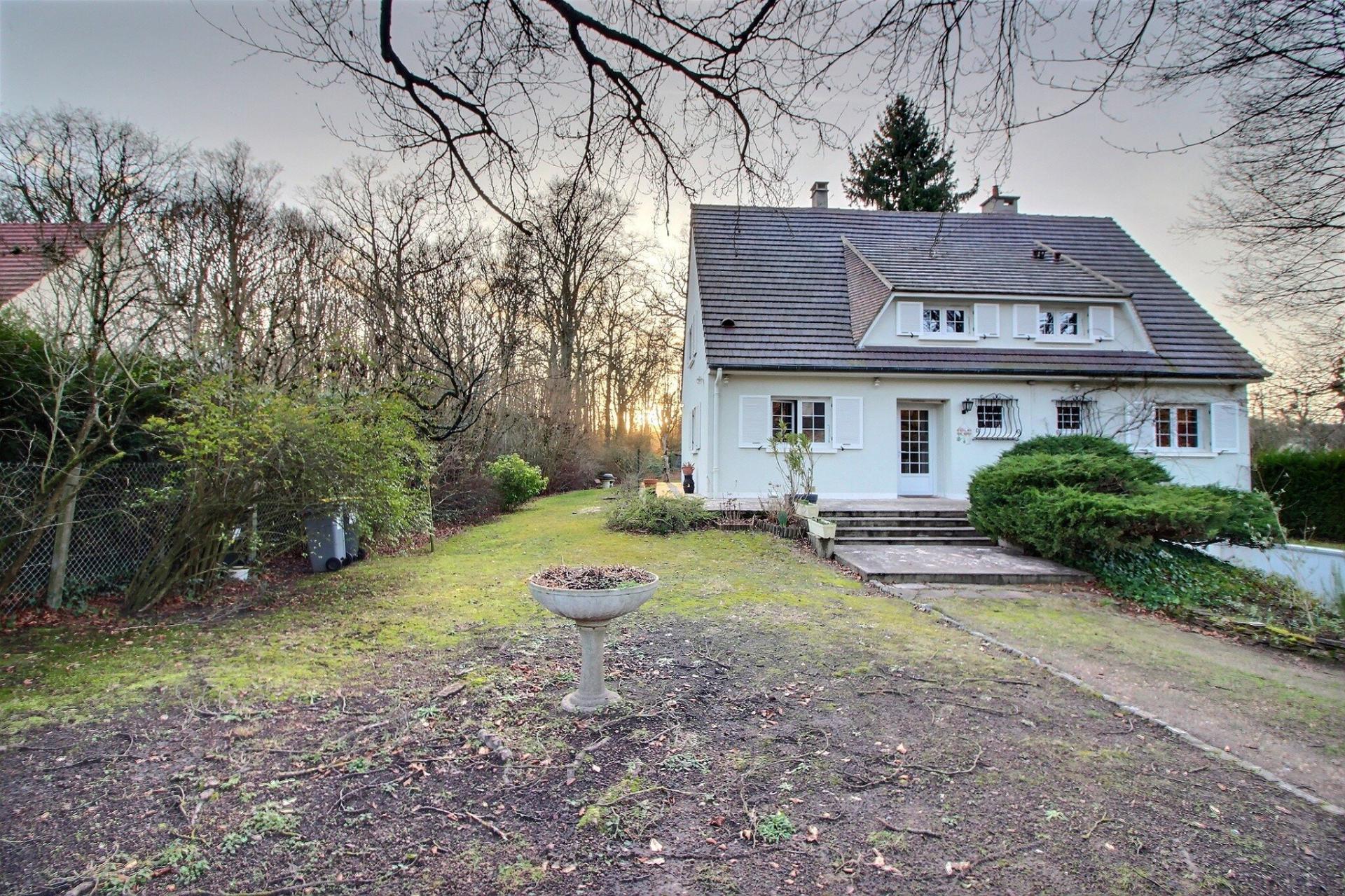 Photo 14 of the listing.