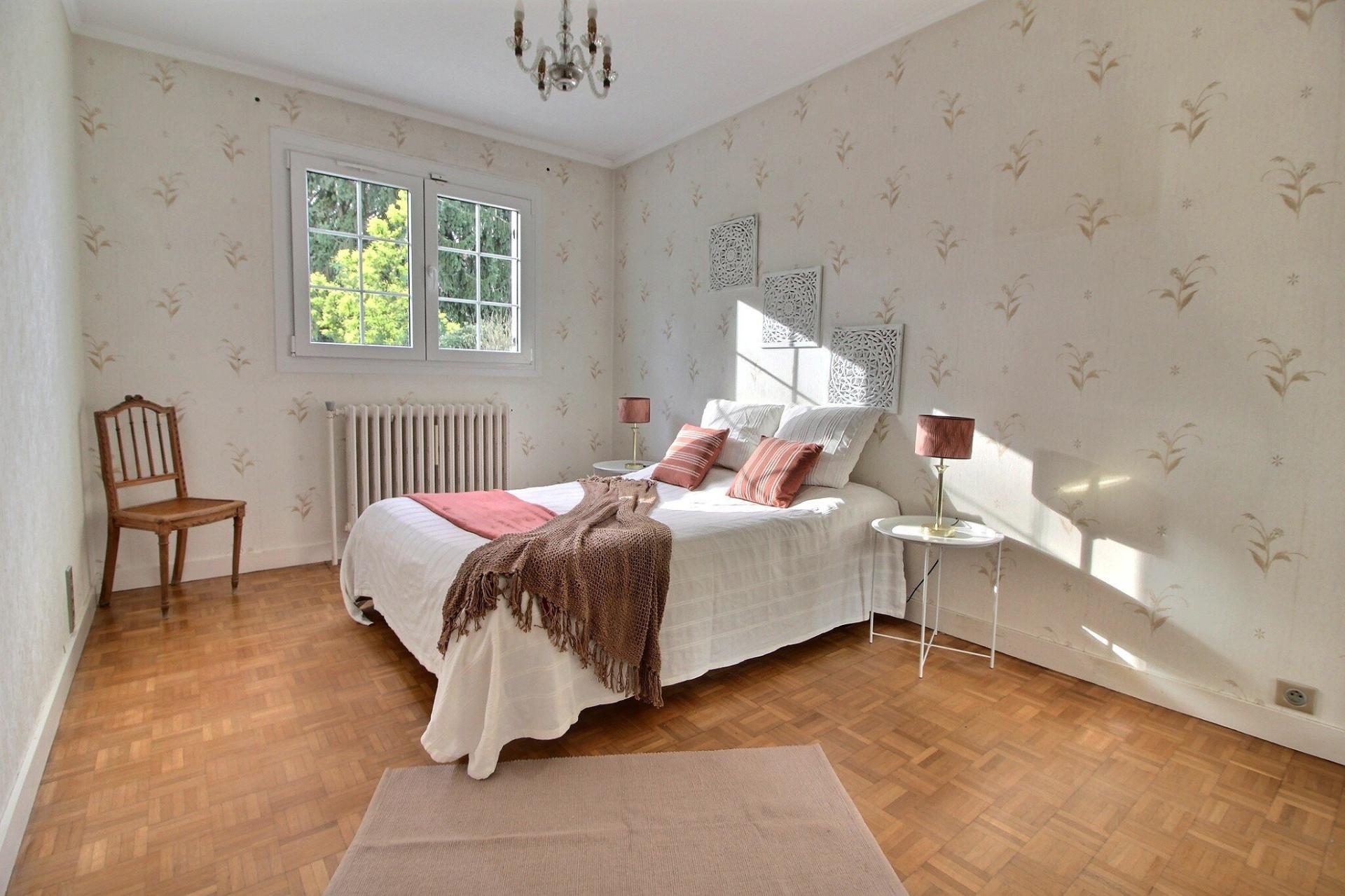 Photo 6 of the listing.