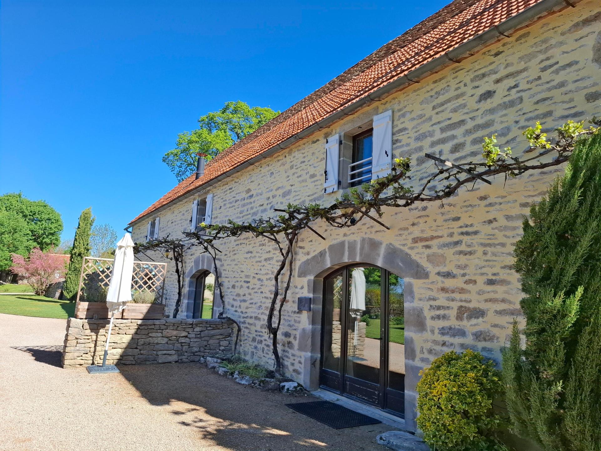 Photo 4 of the listing.