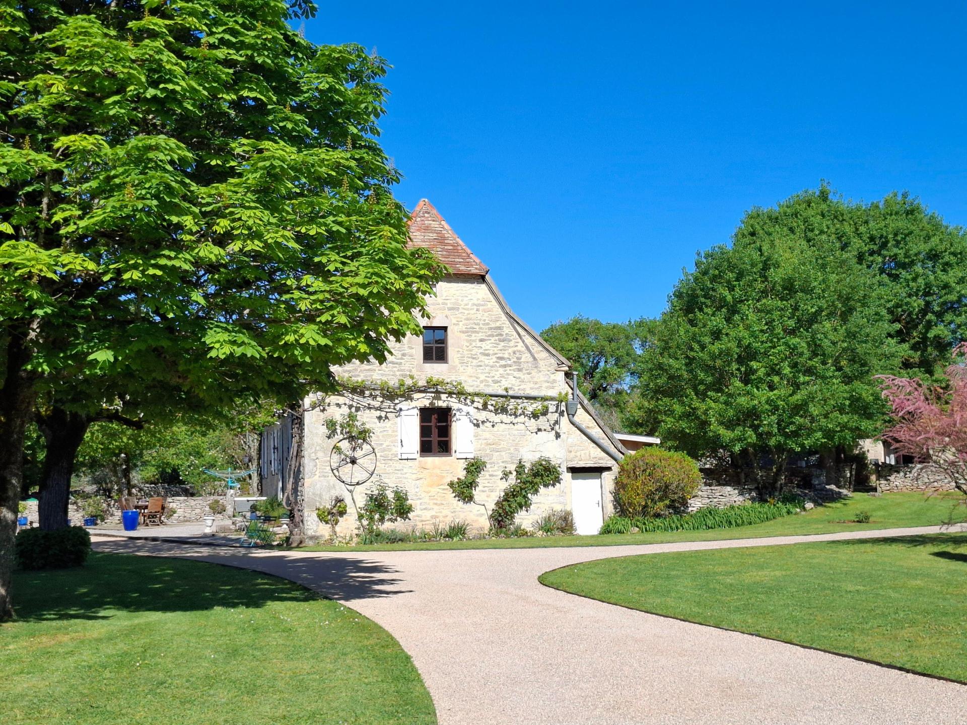 Photo 9 of the listing.