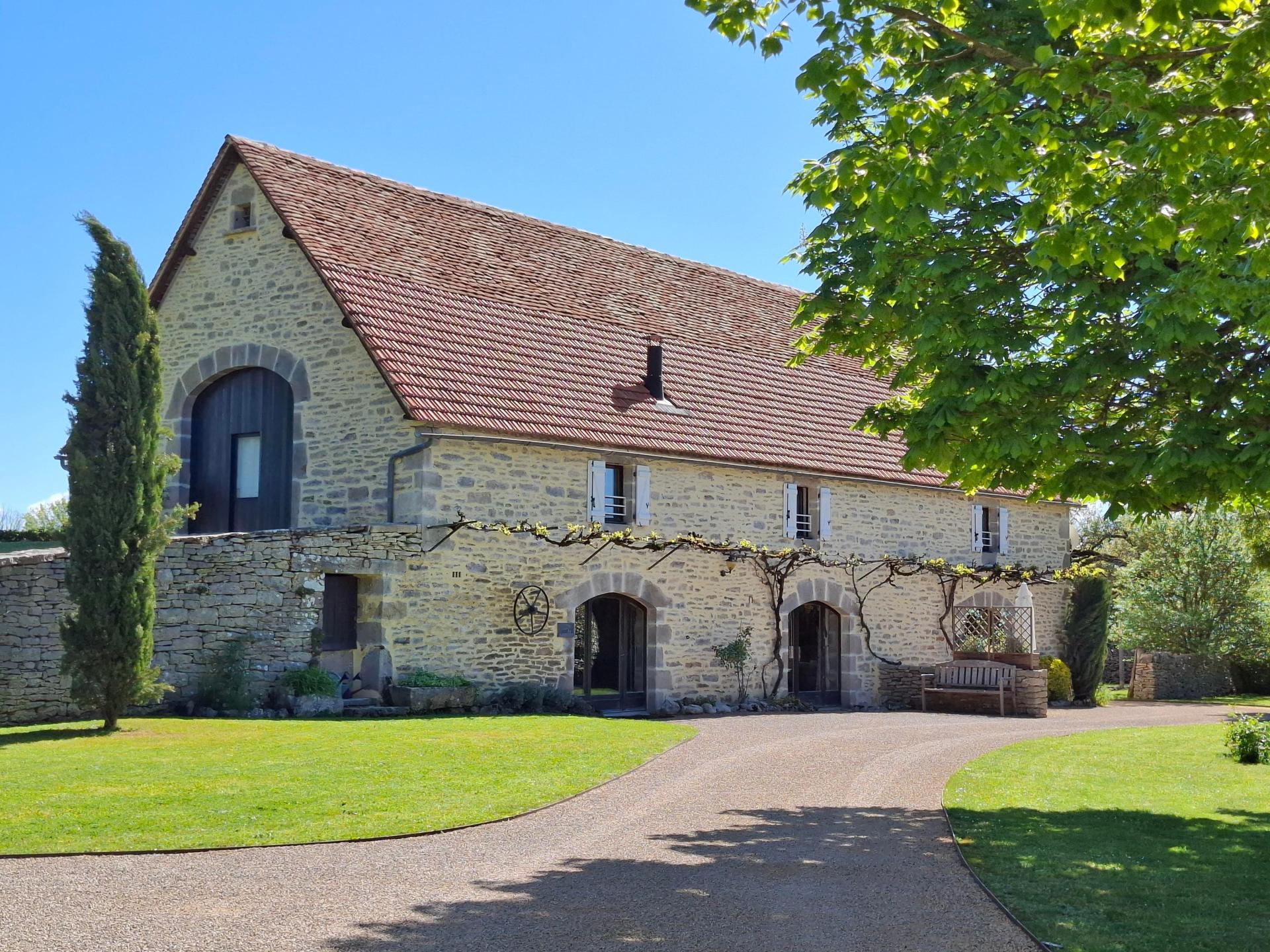 Photo 3 of the listing.