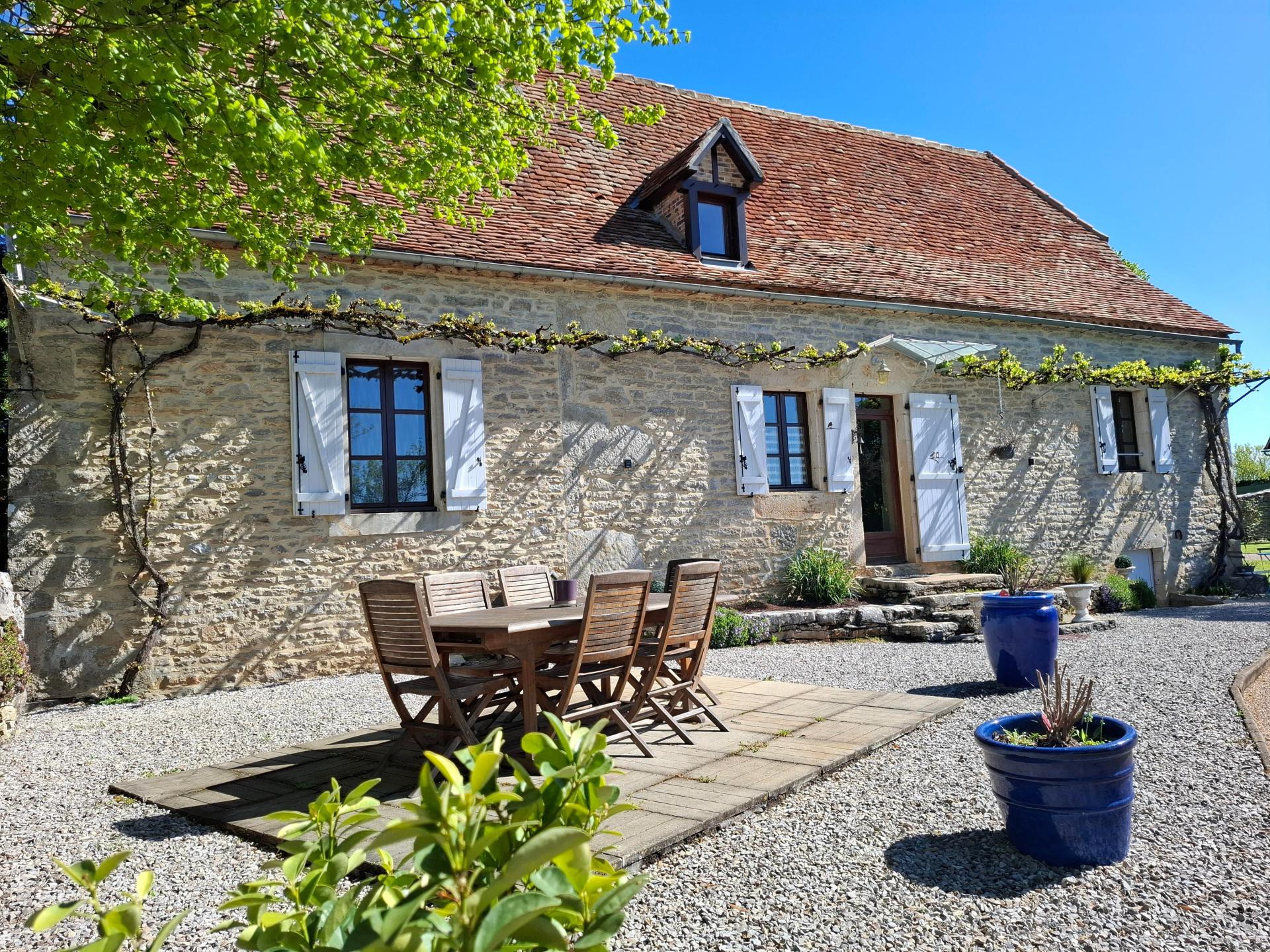 Photo 8 of the listing.