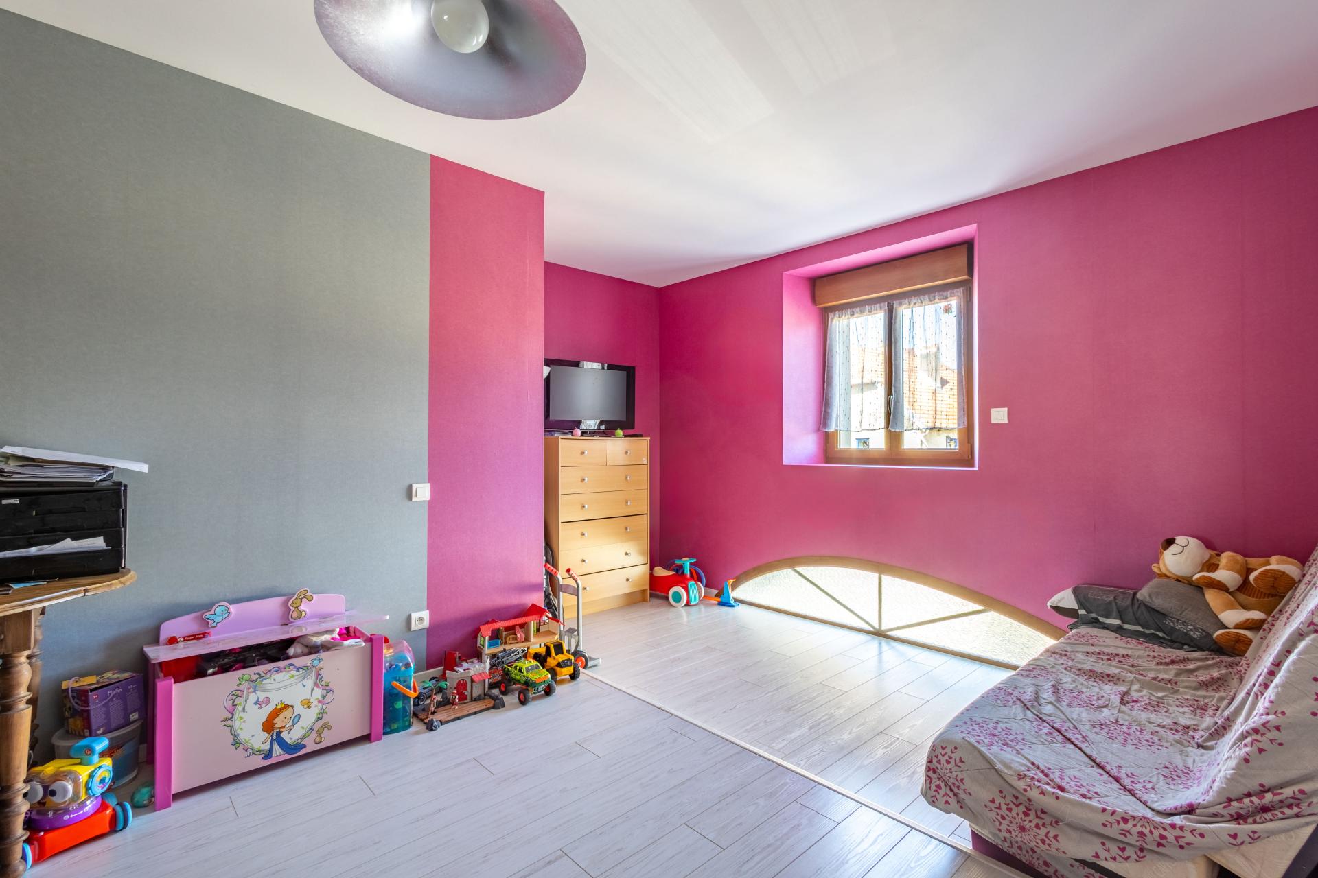 Photo 5 of the listing.