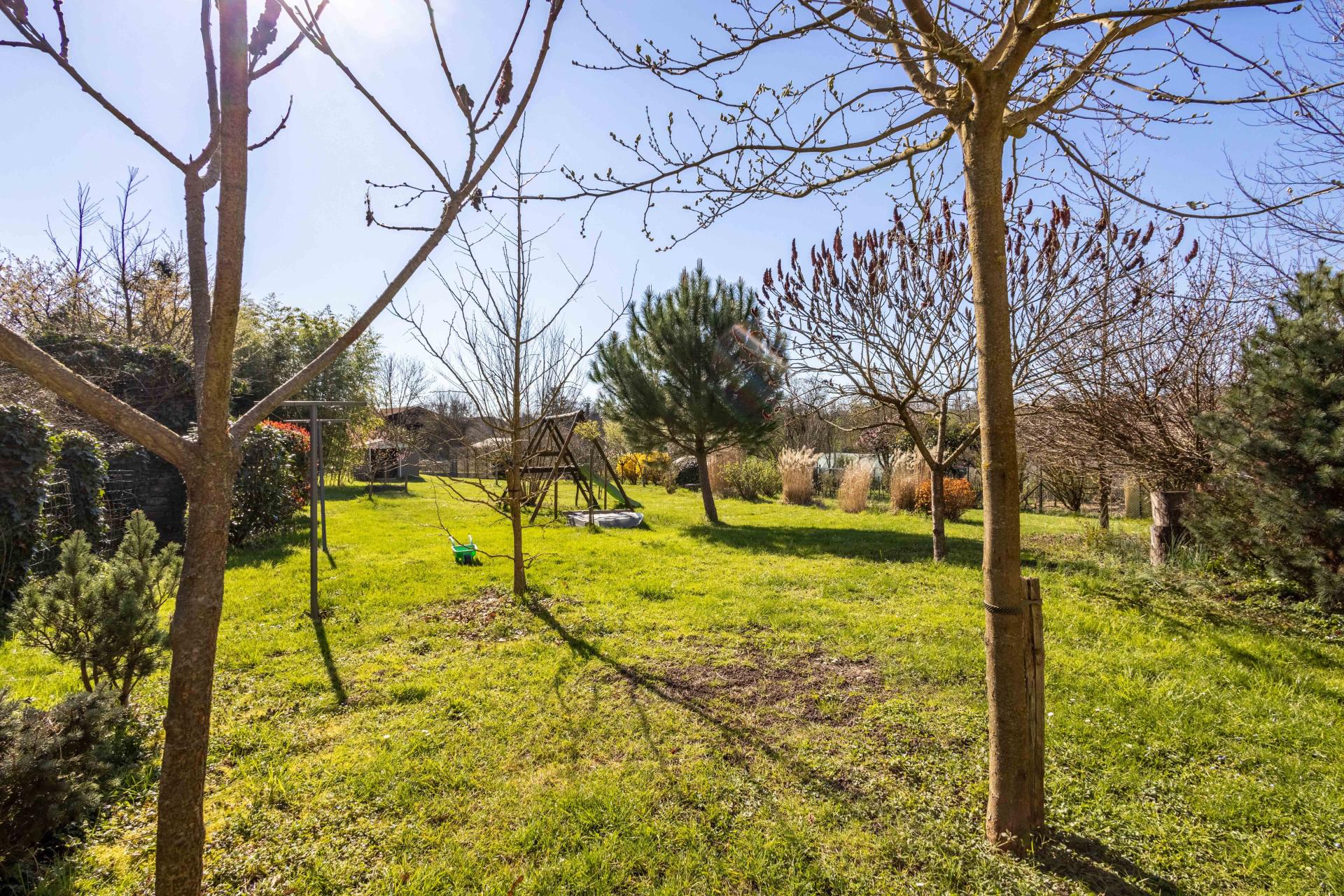 Photo 9 of the listing.