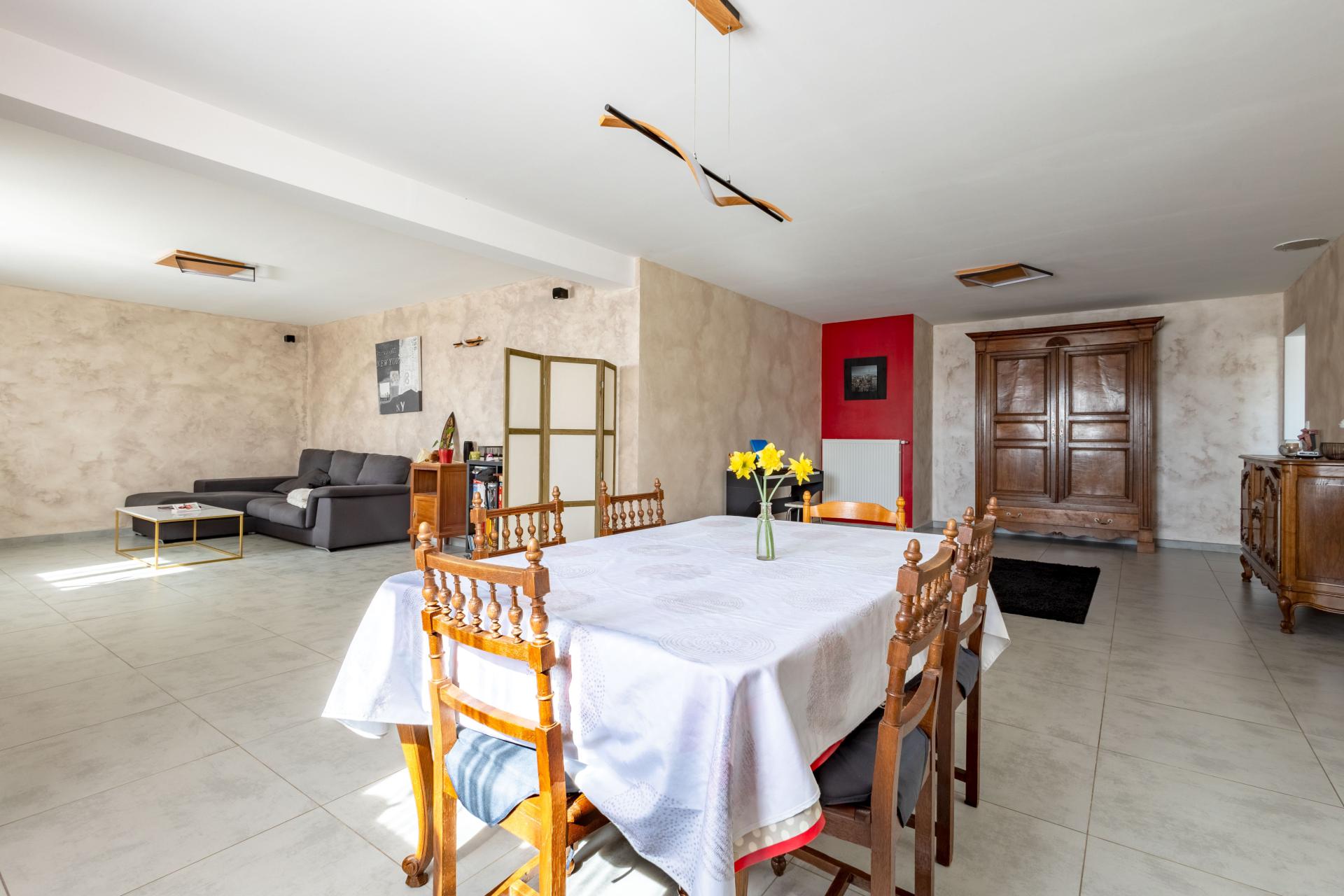 Photo 3 of the listing.