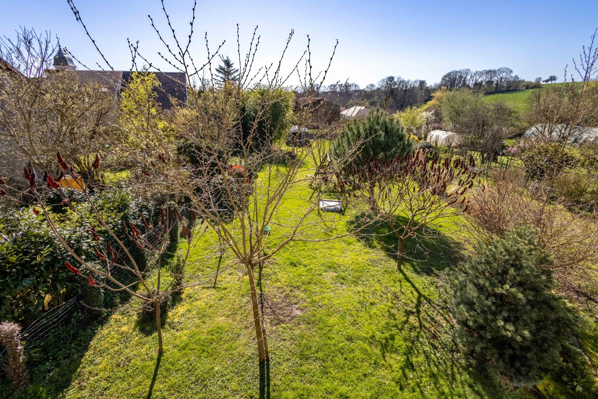 Photo 8 of the listing.