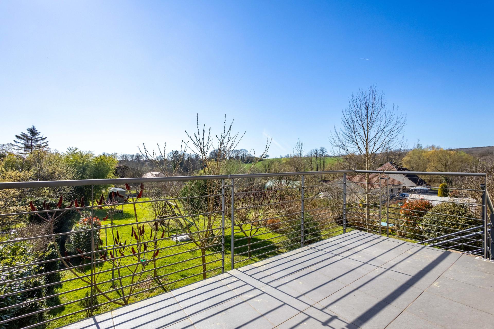 Photo 7 of the listing.