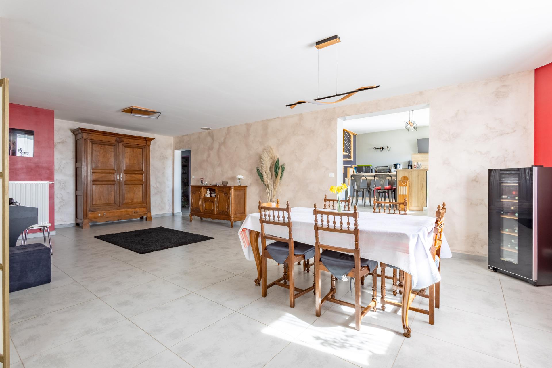 Photo 4 of the listing.