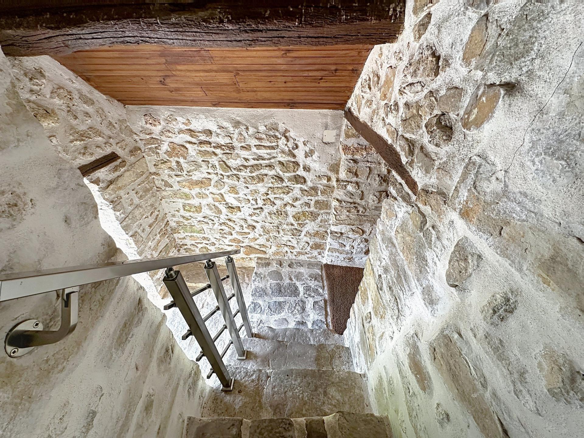 Photo 7 of the listing.