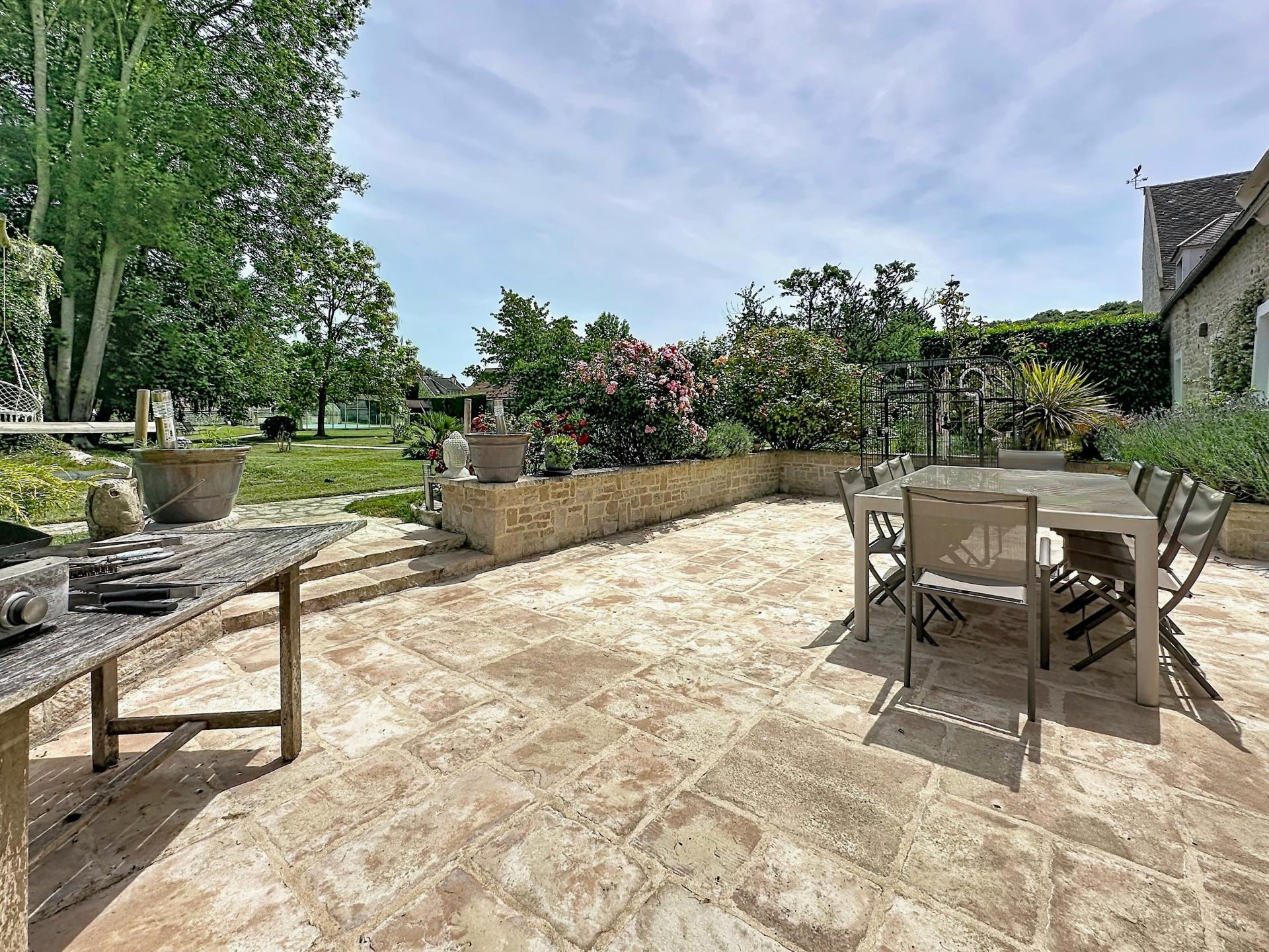 Photo 11 of the listing.
