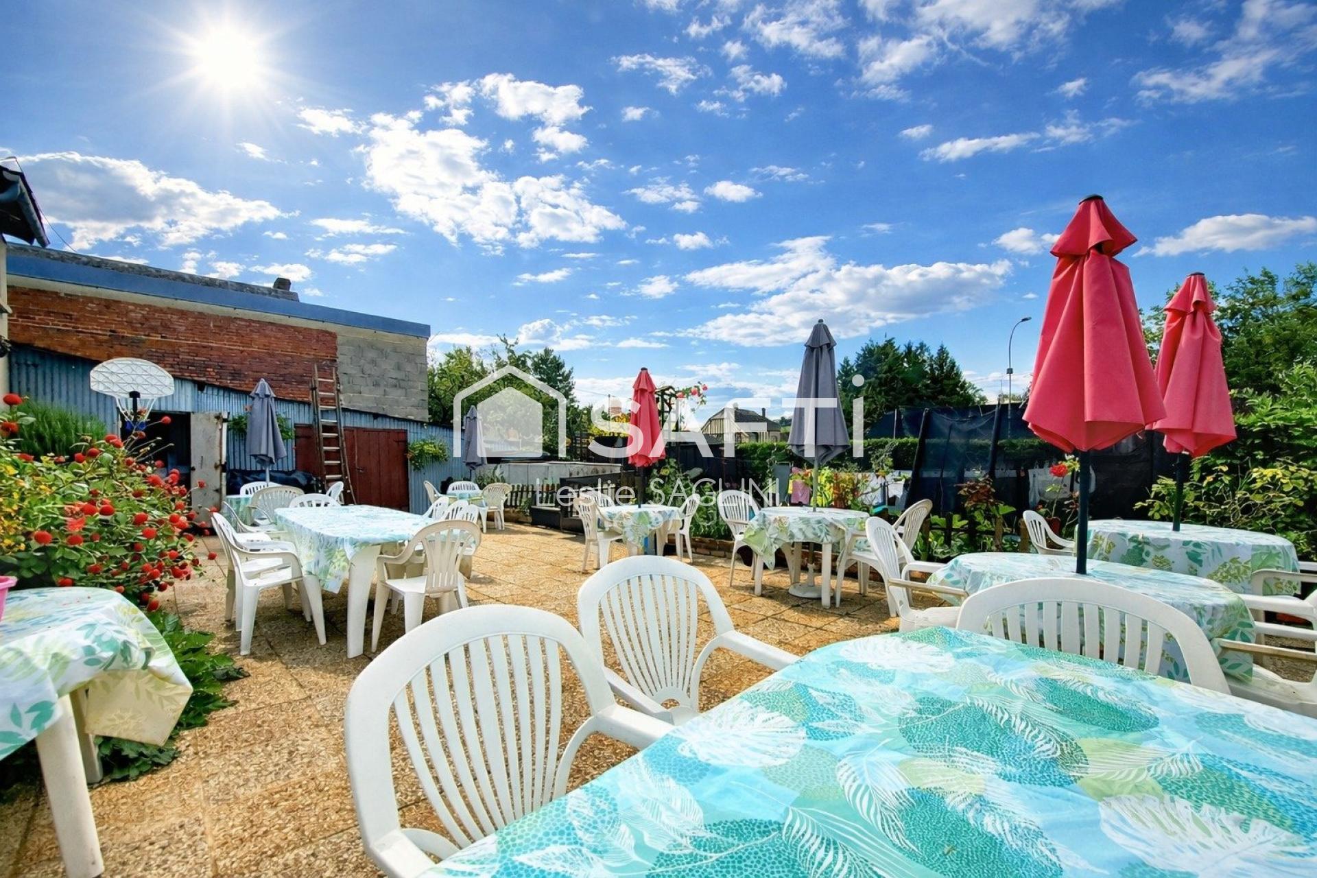 Maison avec logement, bar et restaurant