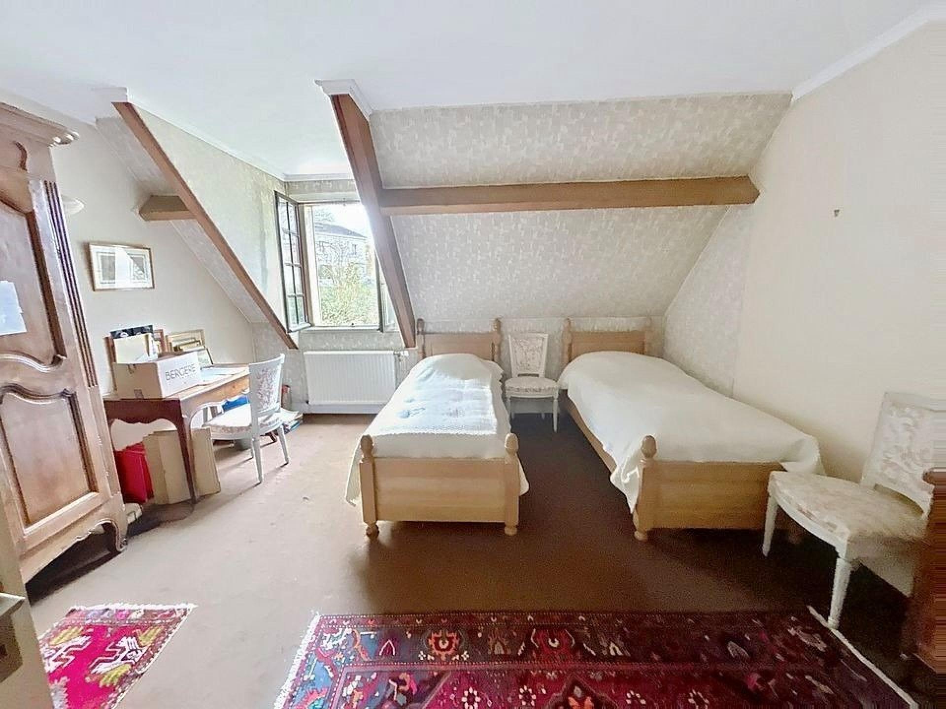 Photo 7 of the listing.