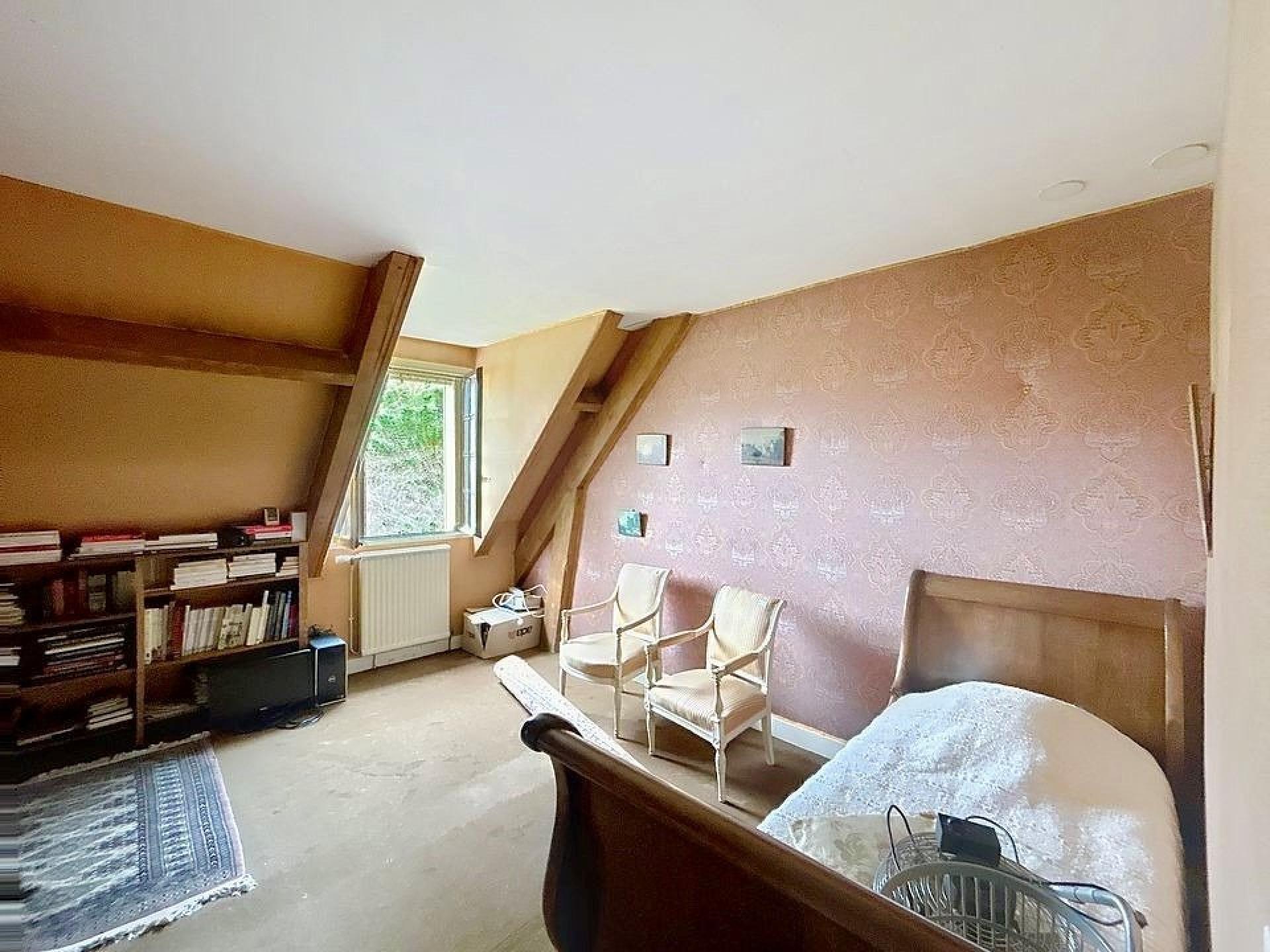 Photo 10 of the listing.