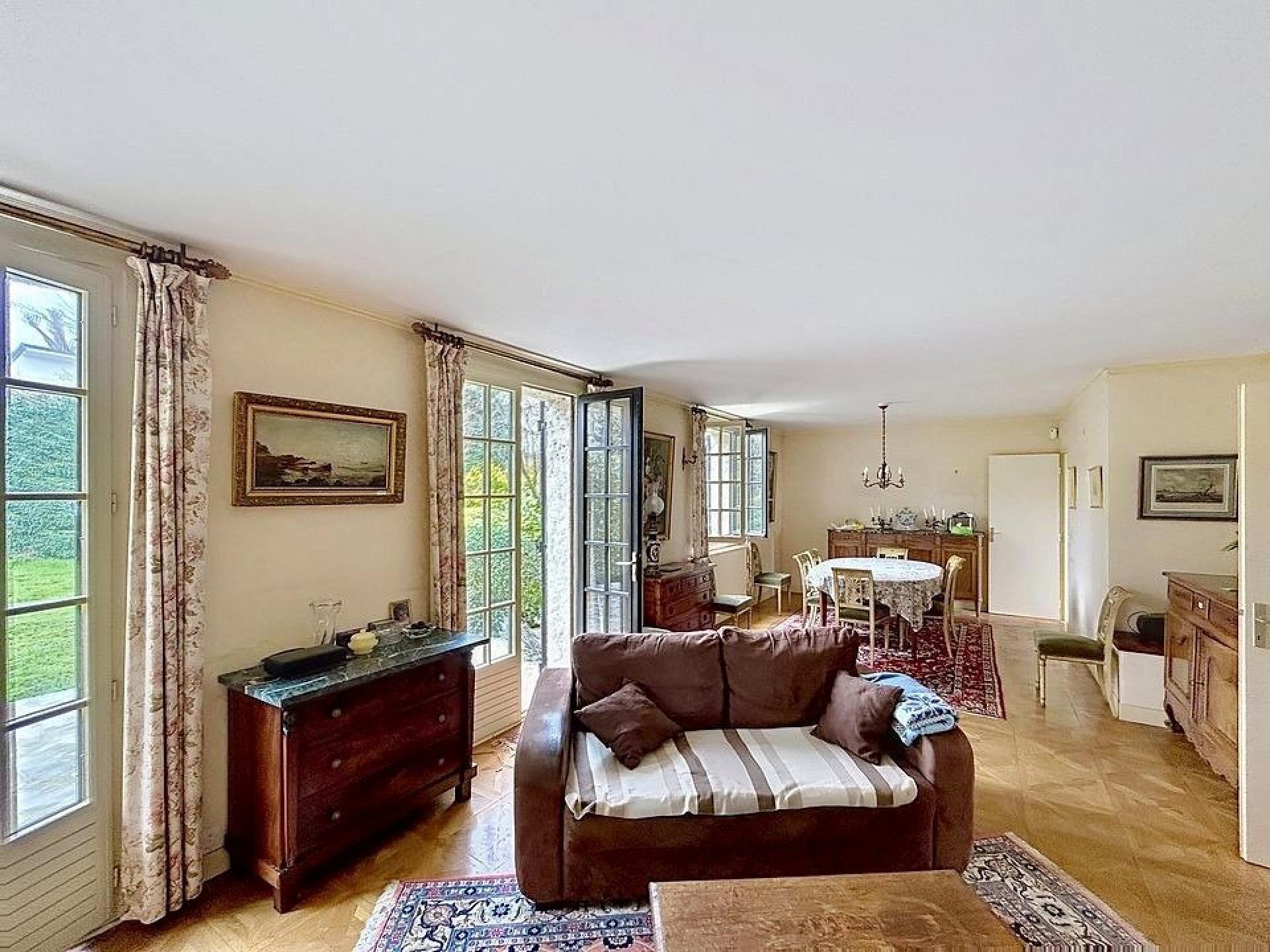 Photo 3 of the listing.