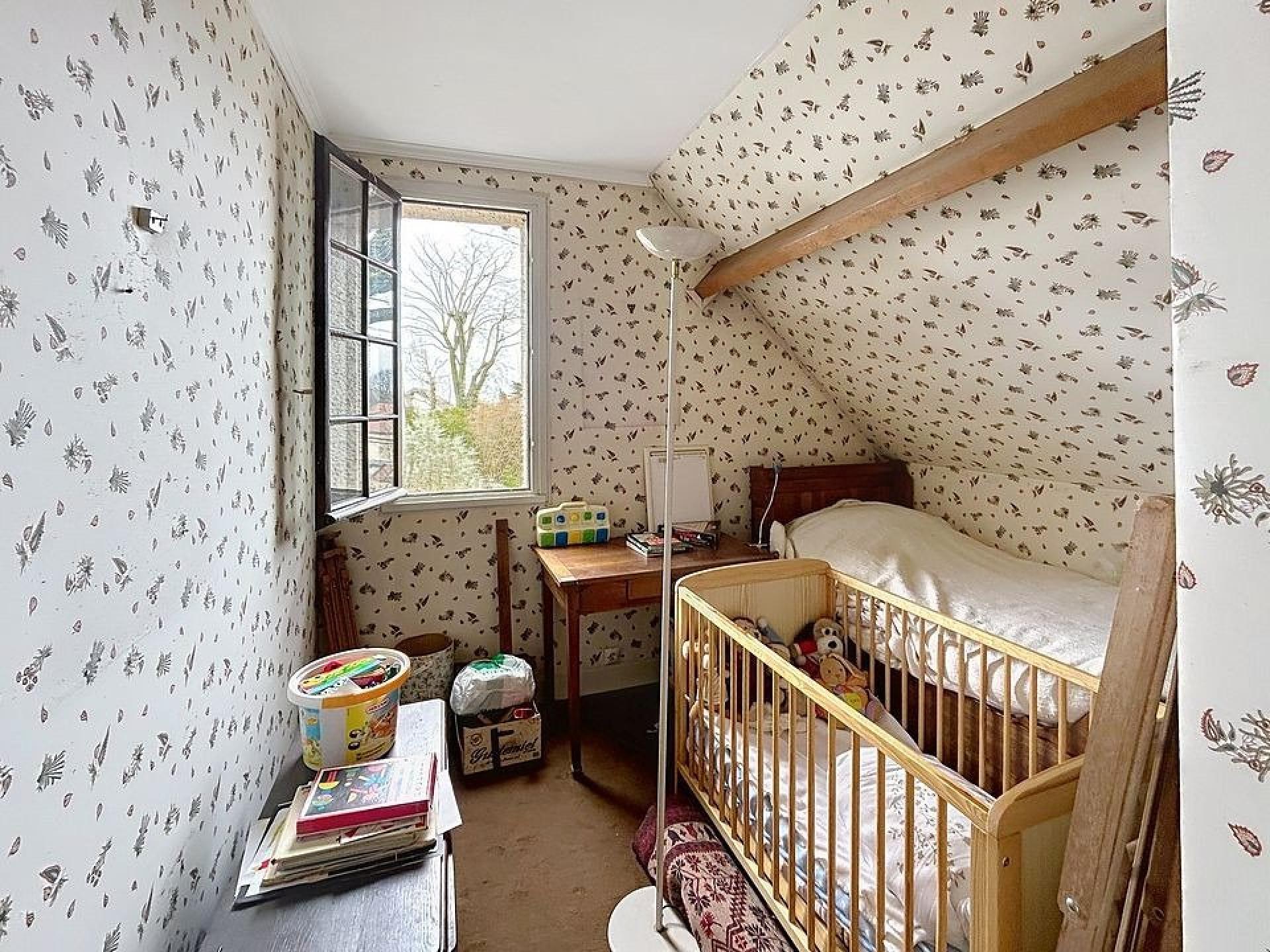 Photo 11 of the listing.