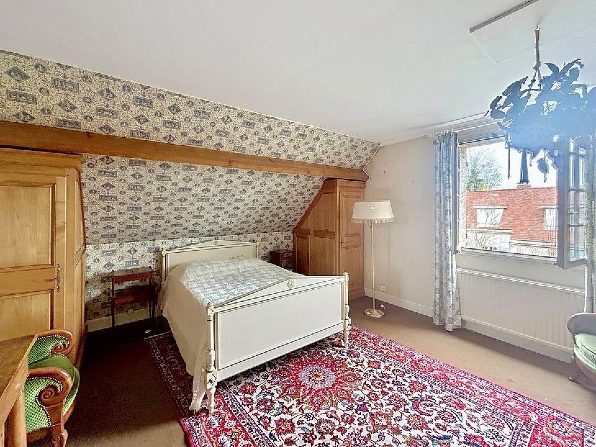 Photo 8 of the listing.