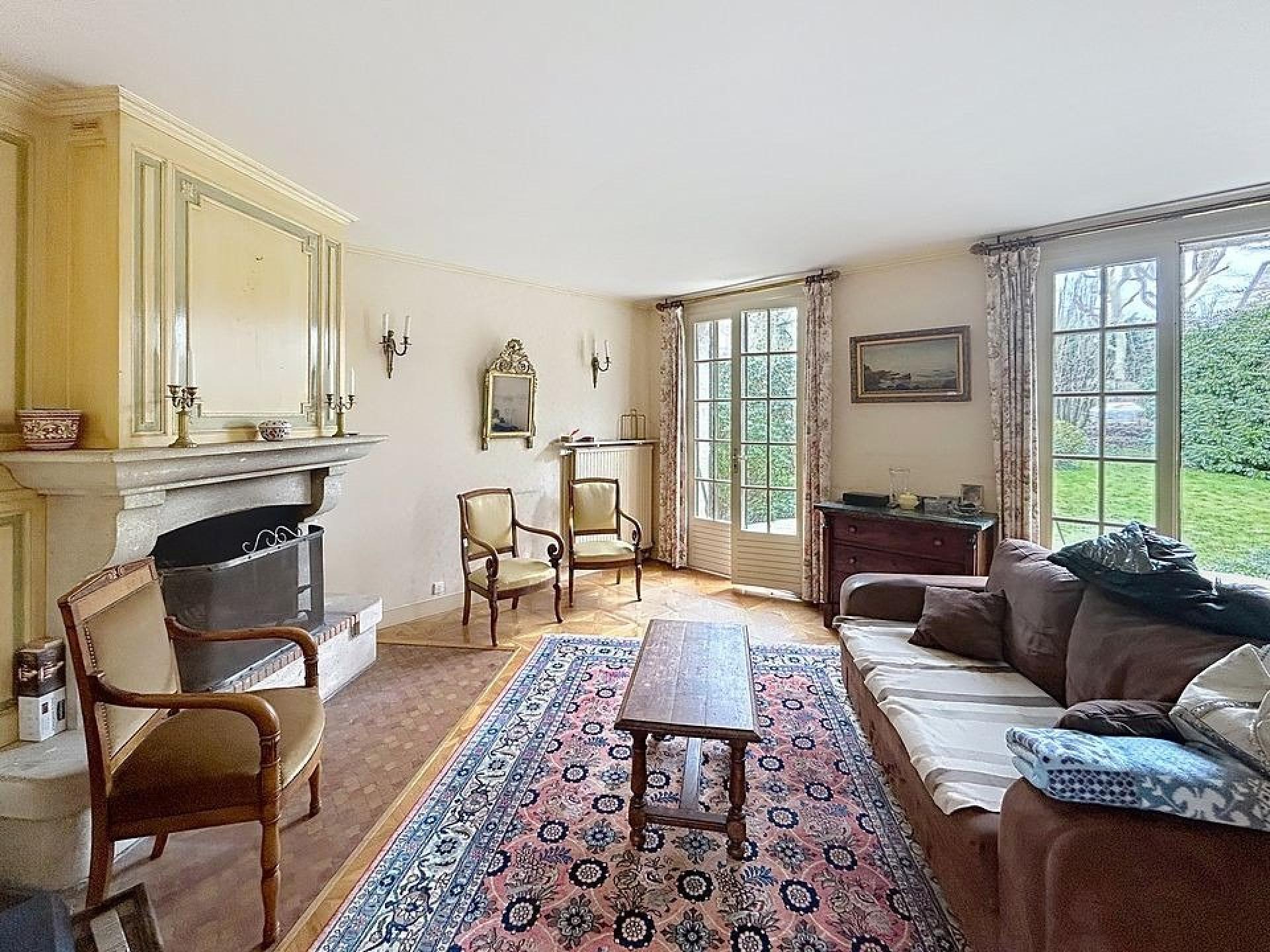 Photo 2 of the listing.