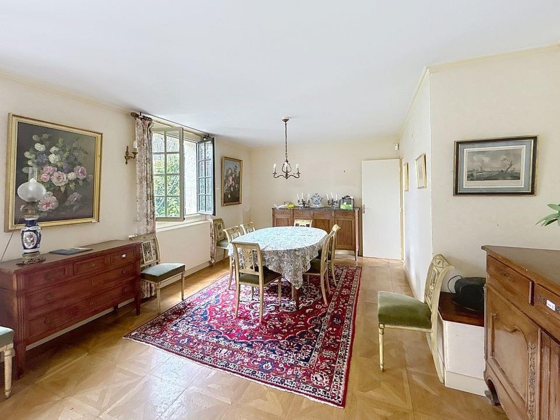 Photo 4 of the listing.