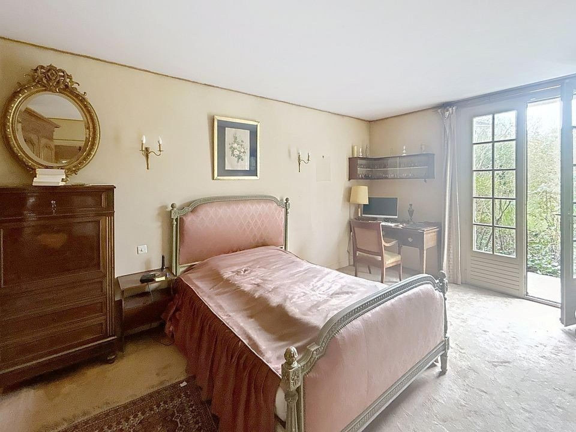 Photo 6 of the listing.