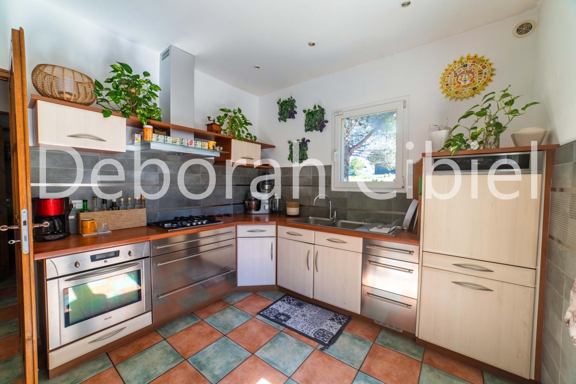 Photo 4 of the listing.