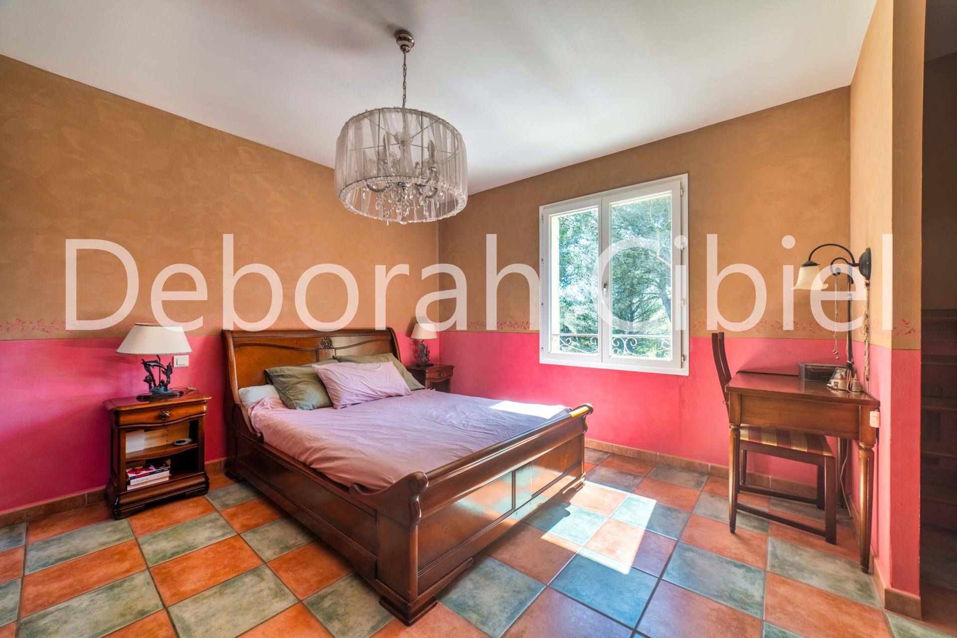 Photo 5 of the listing.