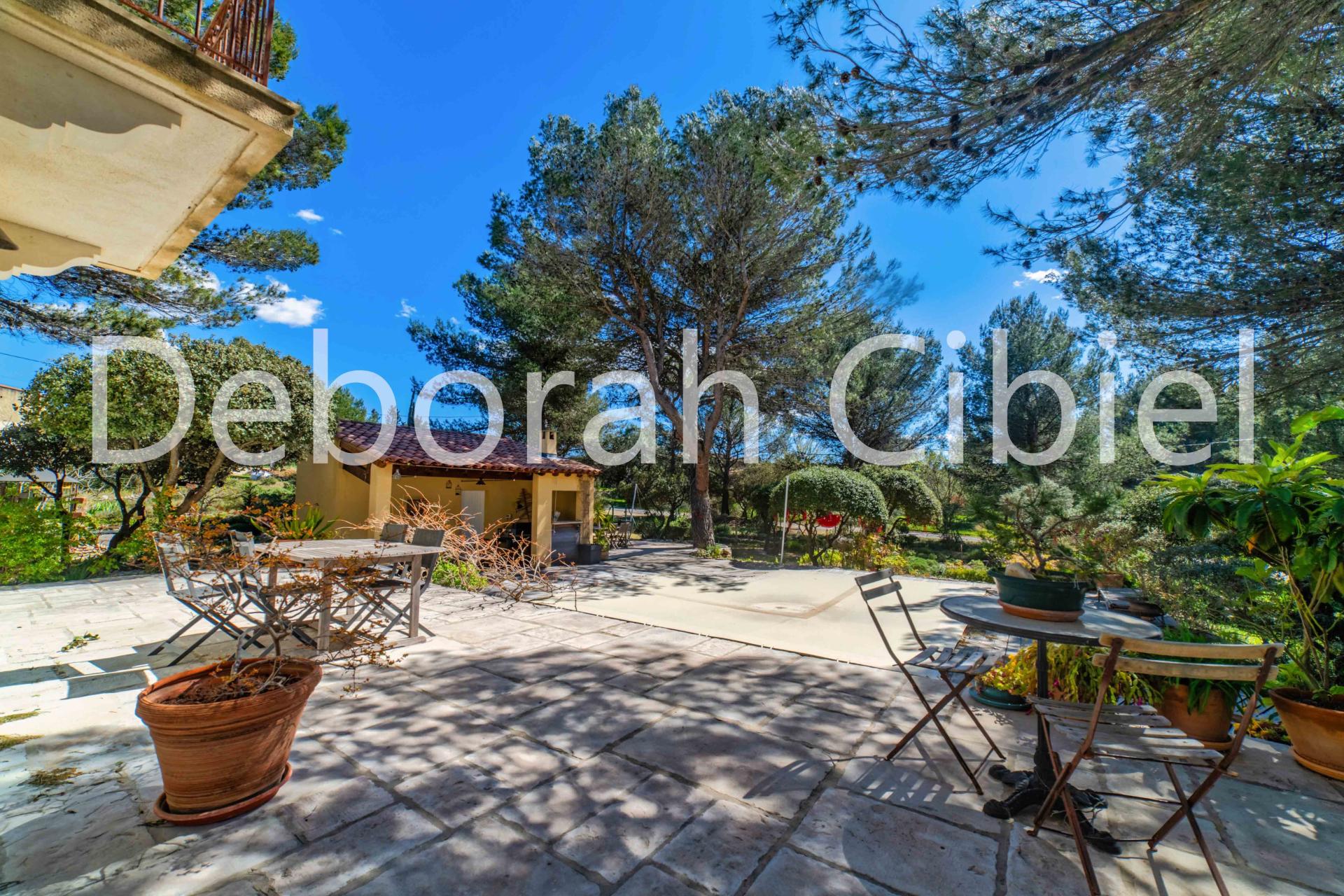 Photo 2 of the listing.