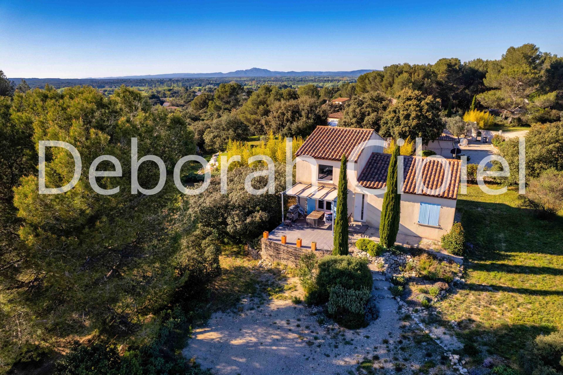 Photo 11 of the listing.