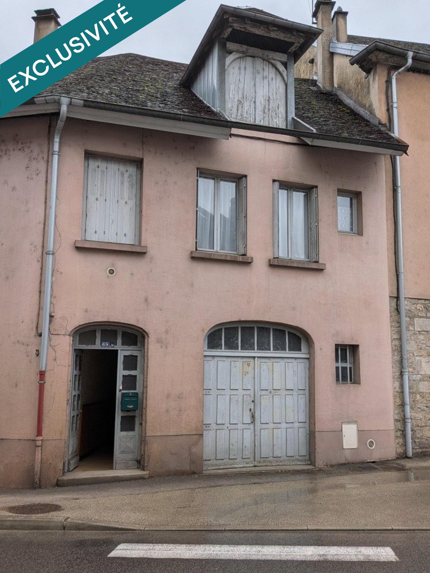 Maison de ville ancienne à fort potentiel – 110 m² habitables – Grand garage 80 m² SALINS LES BAINS ( JURA)