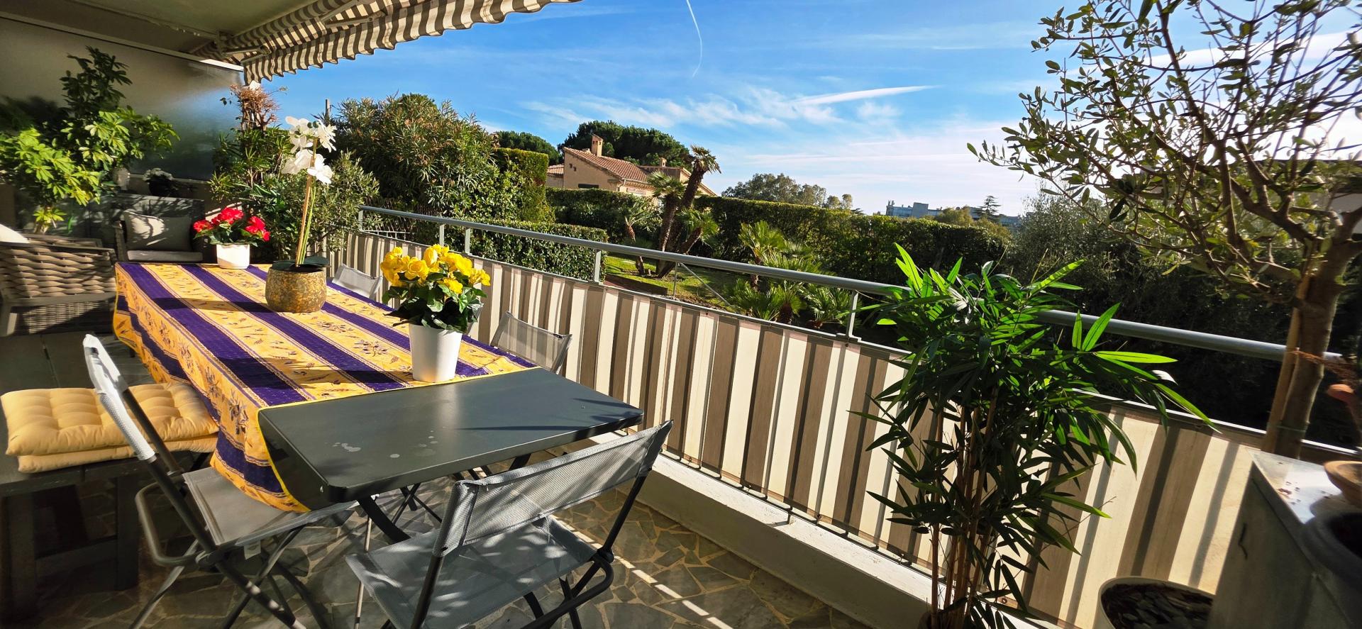 Photo 8 of the listing.