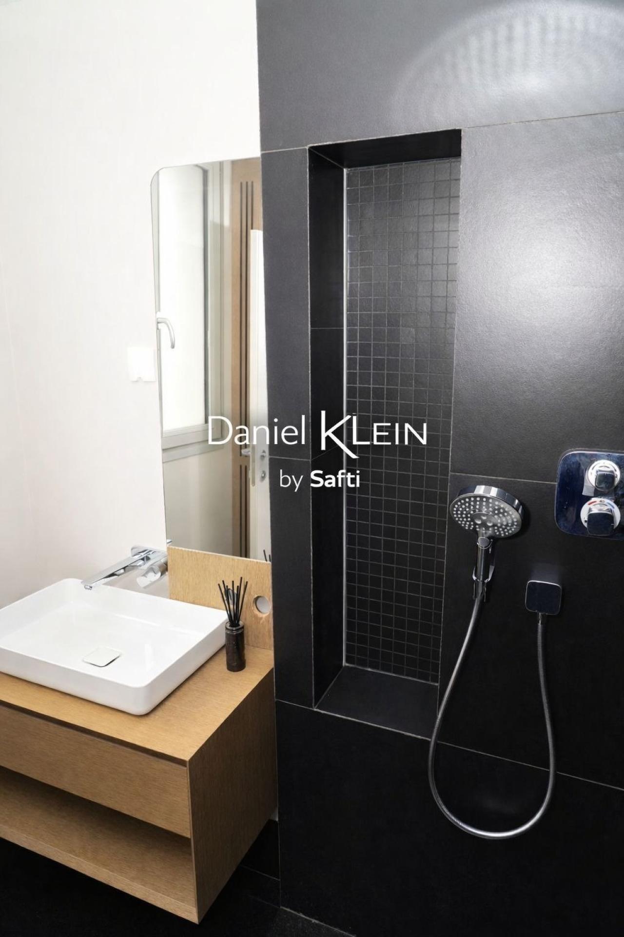 Photo 9 of the listing.