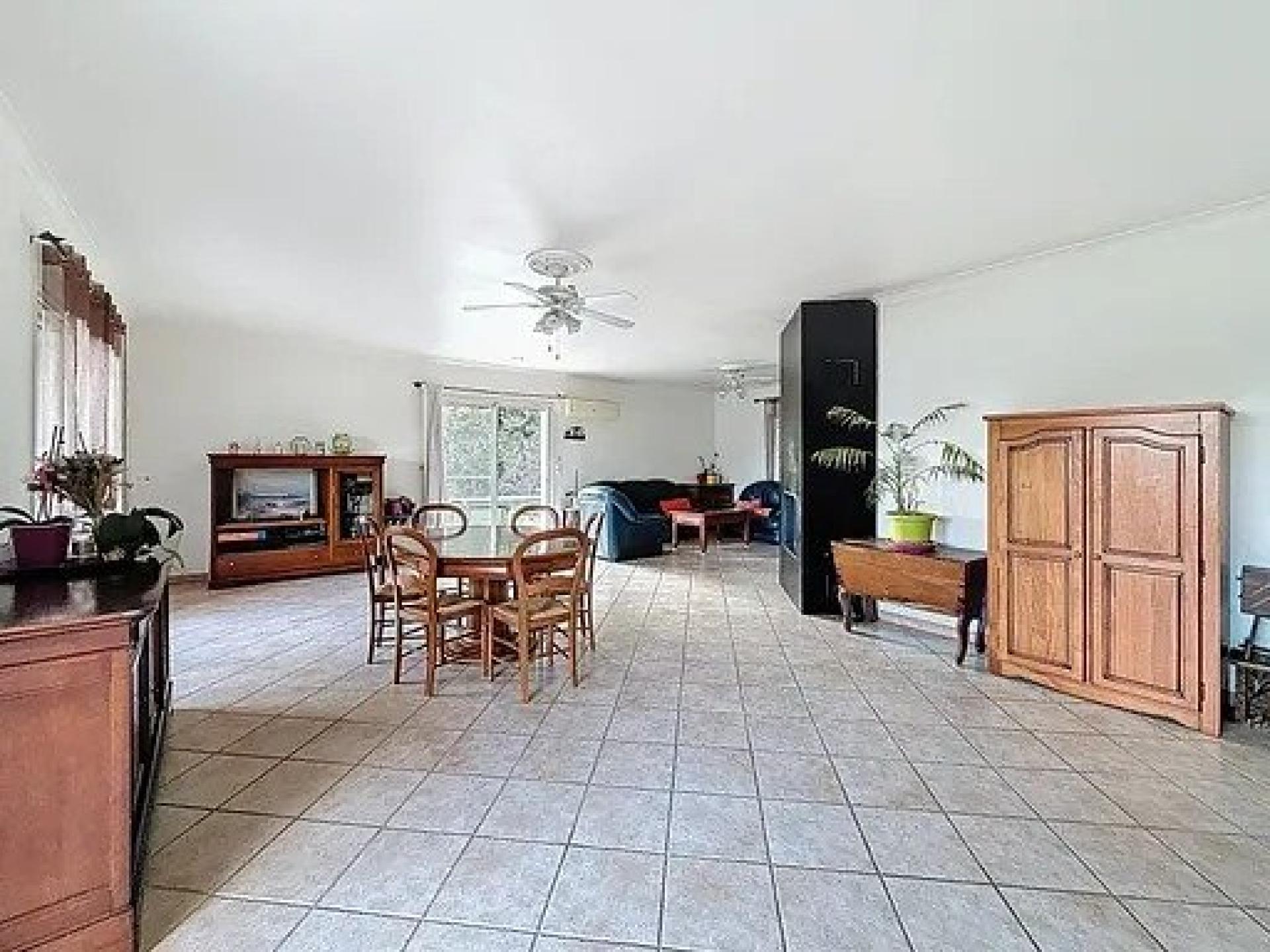 Photo 3 of the listing.