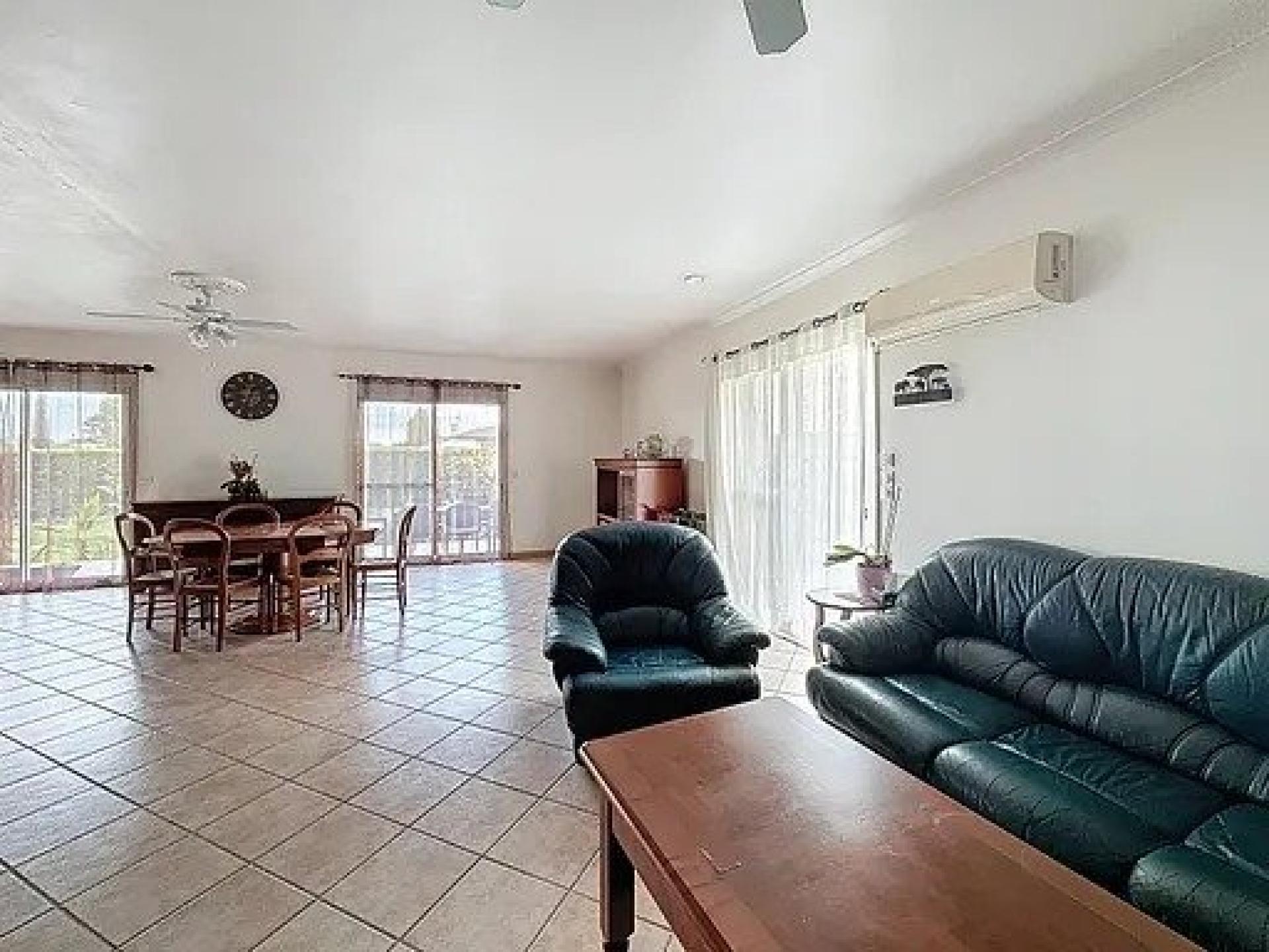 Photo 5 of the listing.