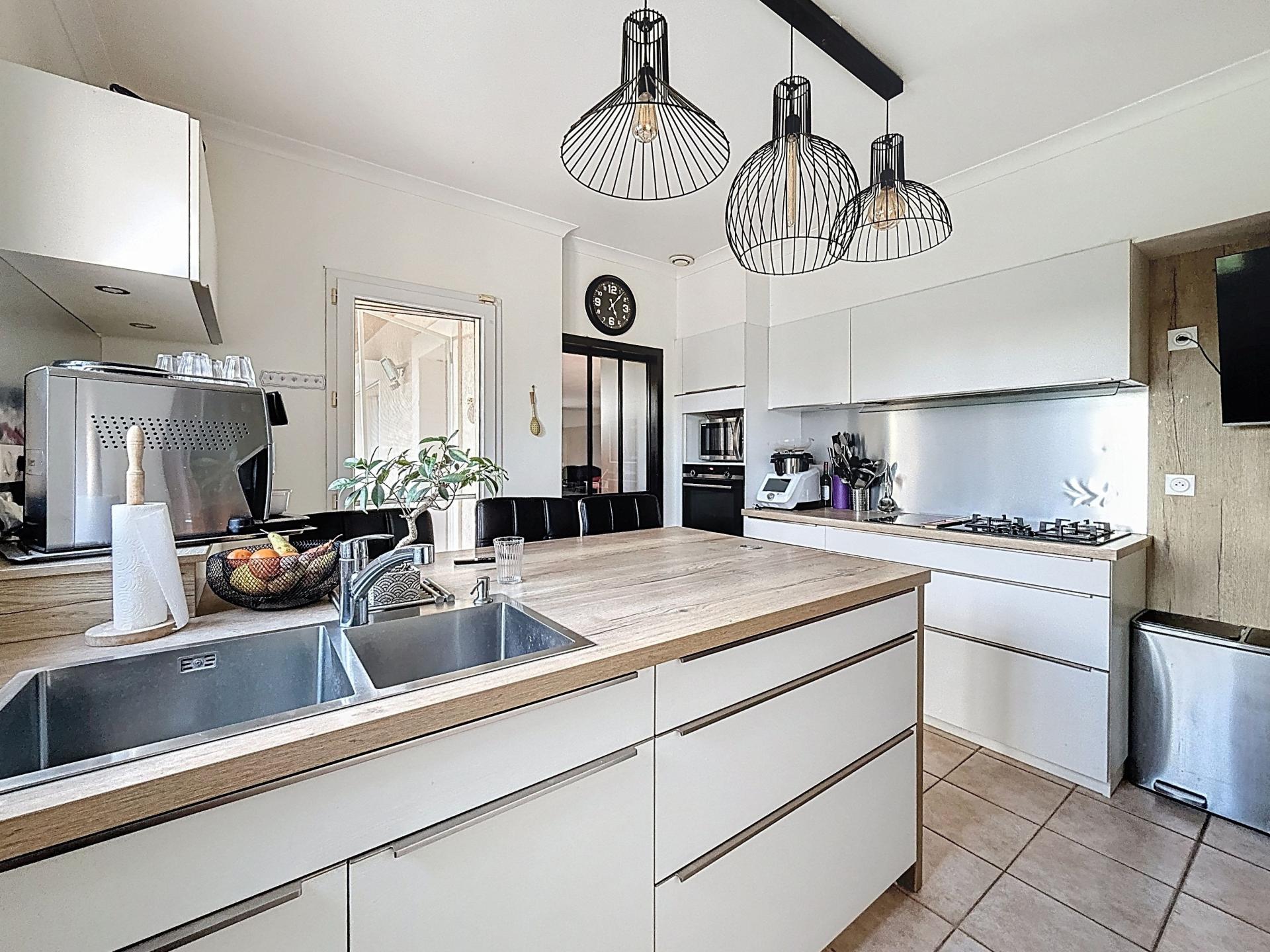 Photo 9 of the listing.