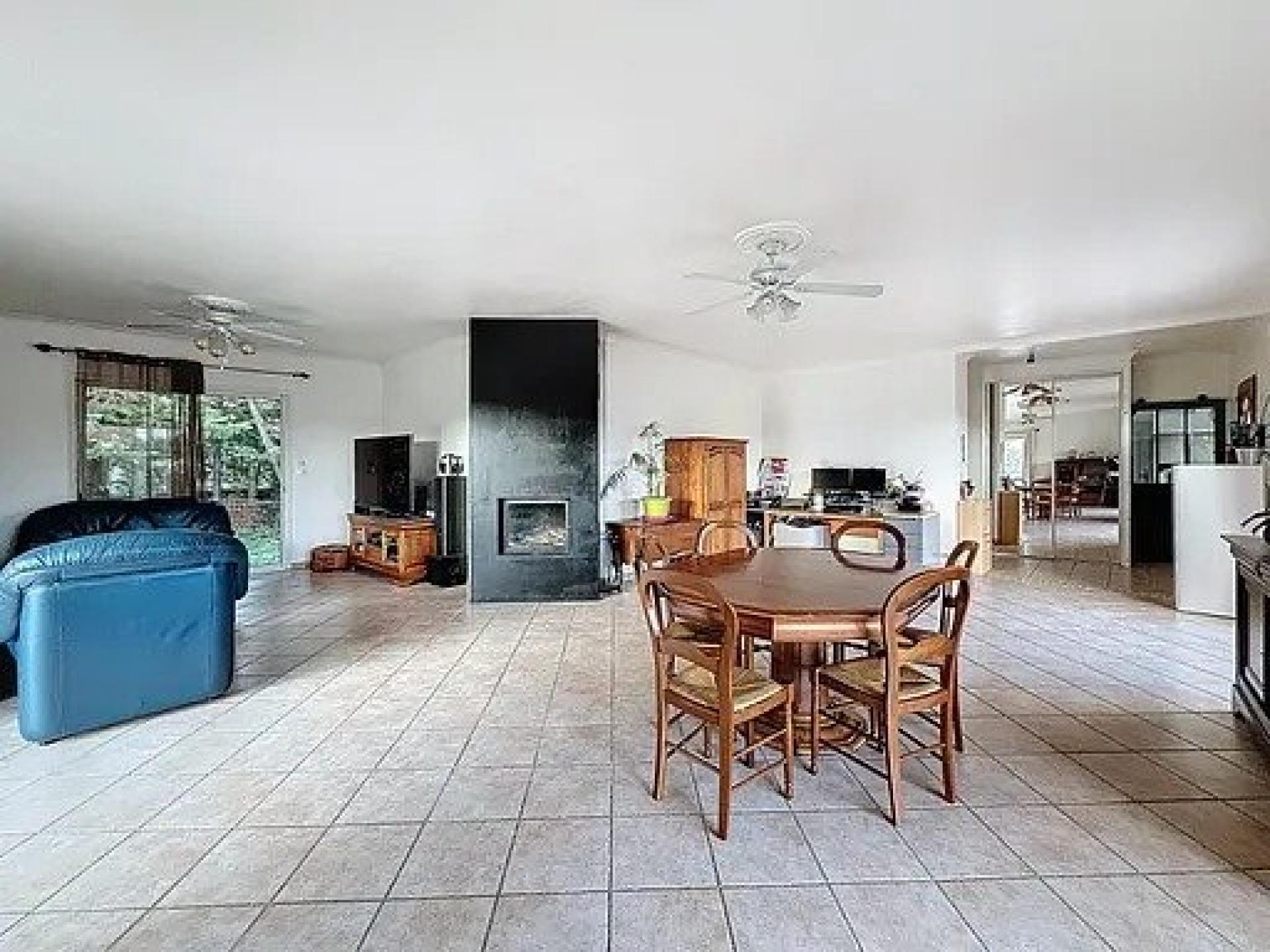 Photo 6 of the listing.